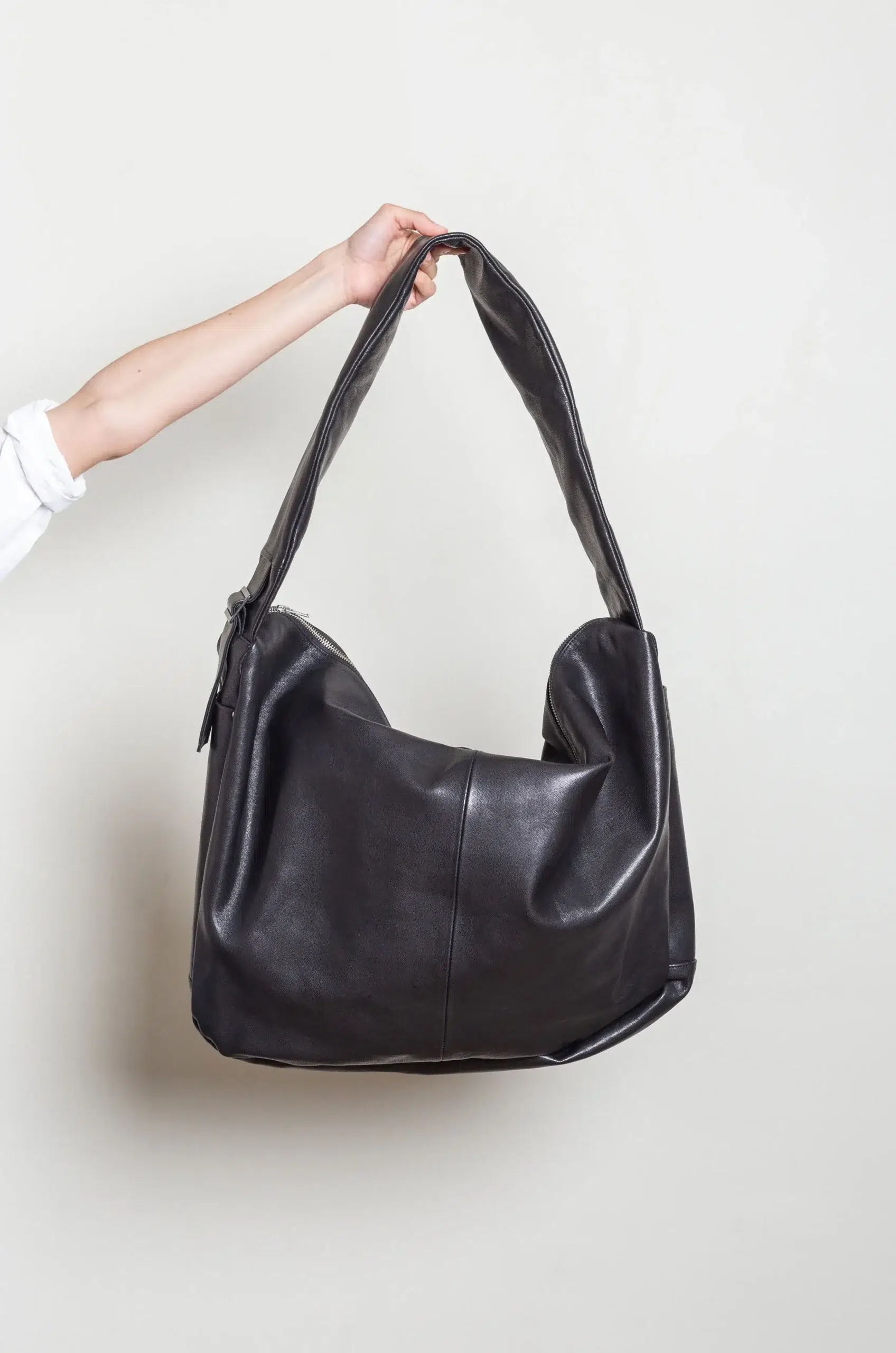 STEIN - SHIRRING HANDLE LEATHER SHOULDER BAG ST.1509 - BLACK