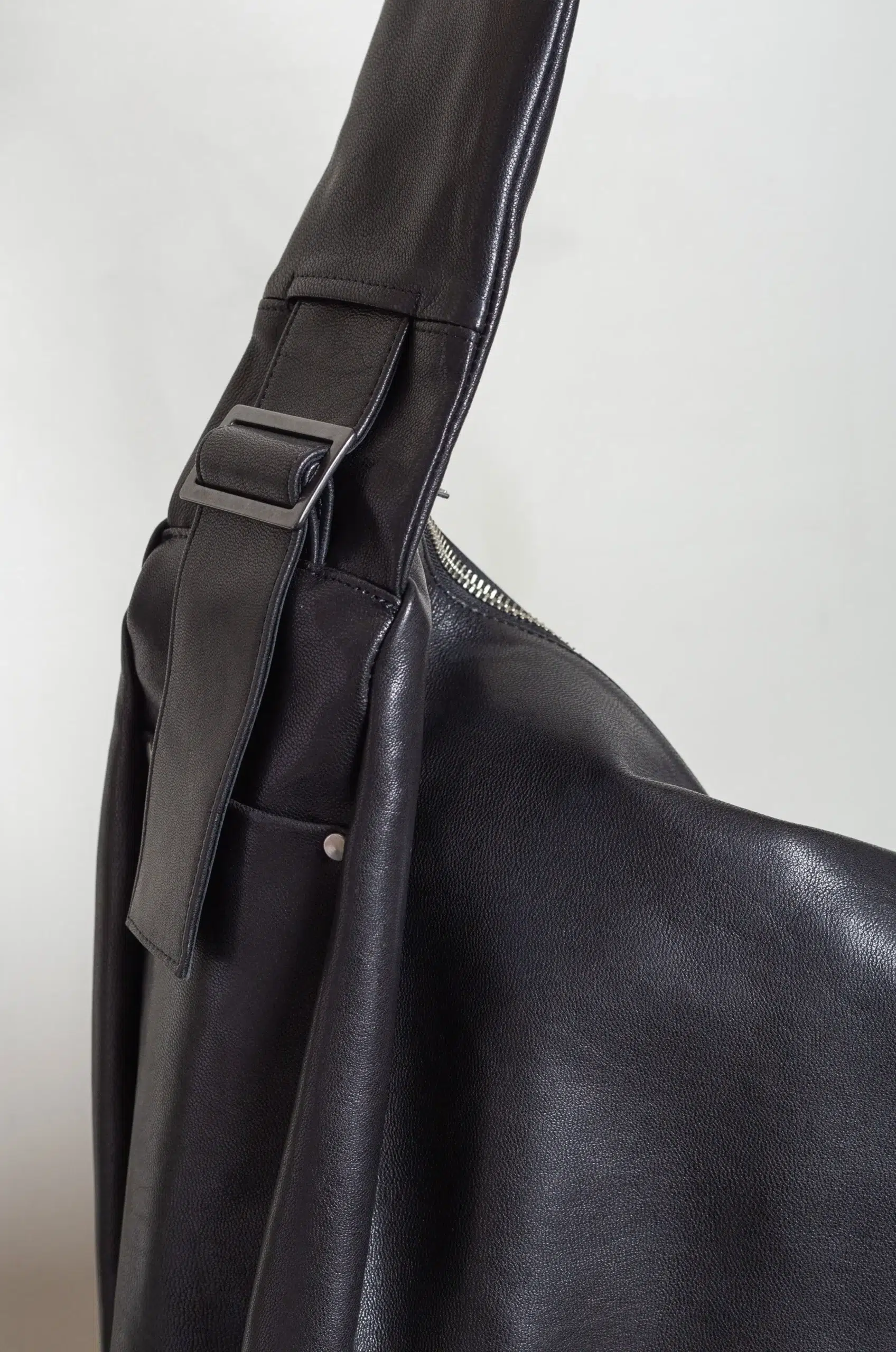 STEIN - SHIRRING HANDLE LEATHER SHOULDER BAG ST.1509 - BLACK