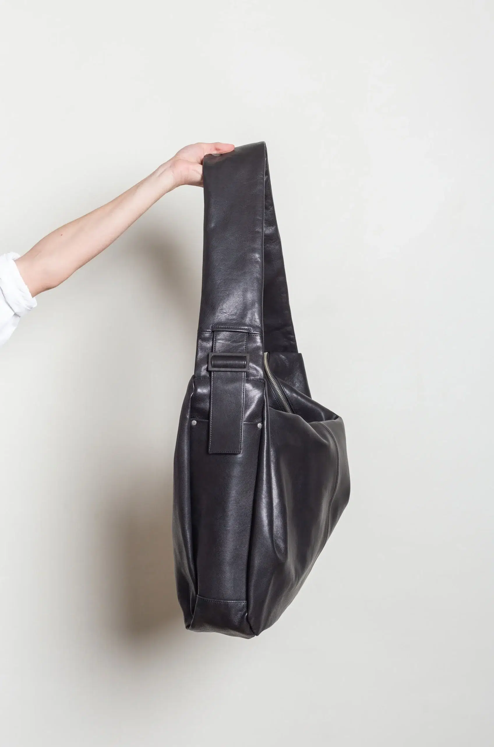 STEIN - SHIRRING HANDLE LEATHER SHOULDER BAG ST.1509 - BLACK