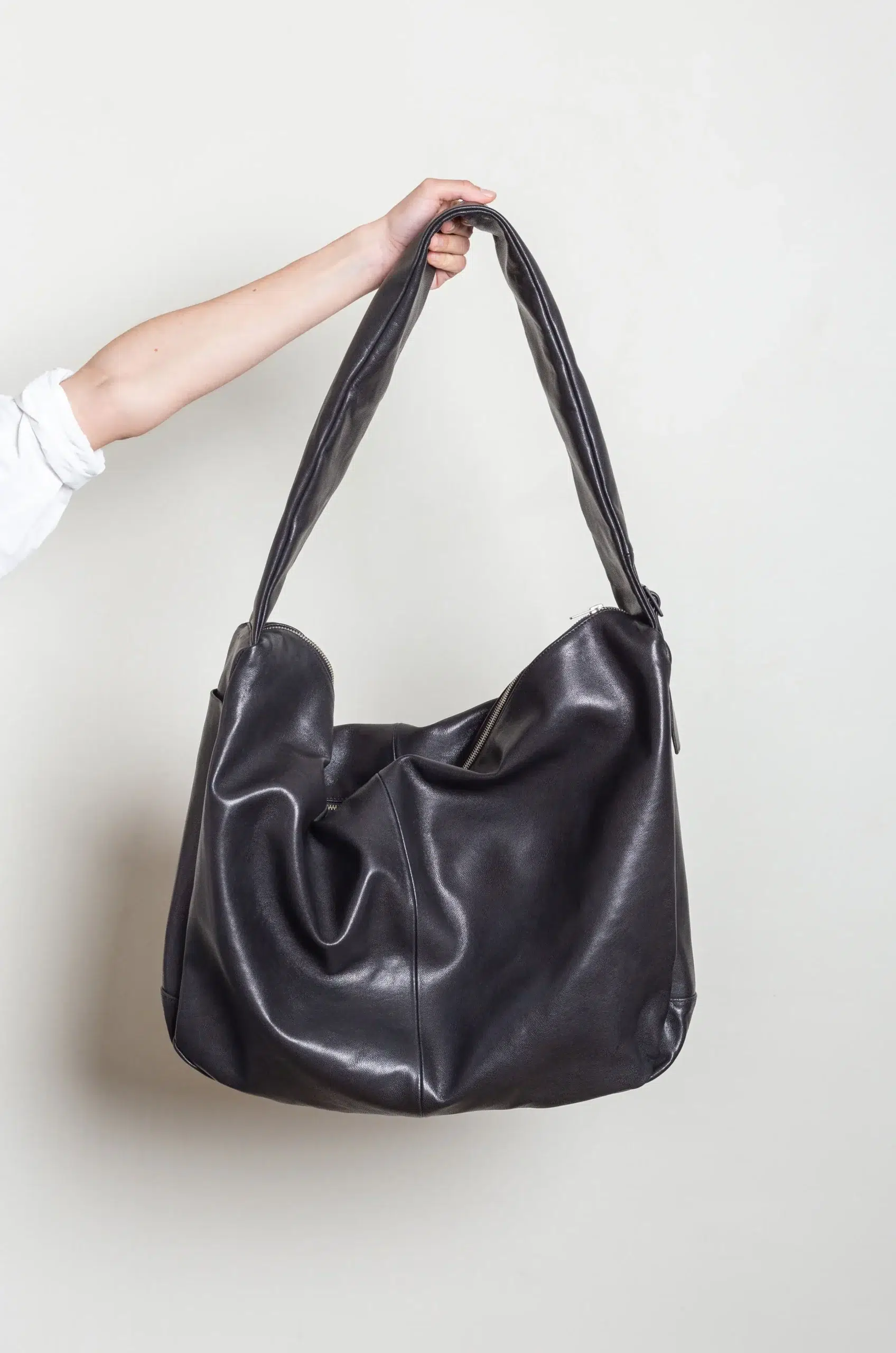 STEIN - SHIRRING HANDLE LEATHER SHOULDER BAG ST.1509 - BLACK