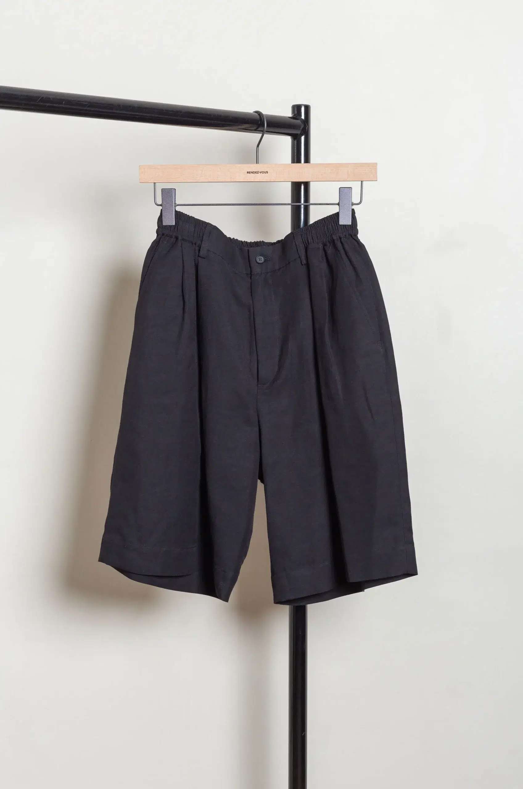 STEIN - VIS/LI/RA TWILL WIDE EASY SHORT TROUSERS ST.1437 - BLACK