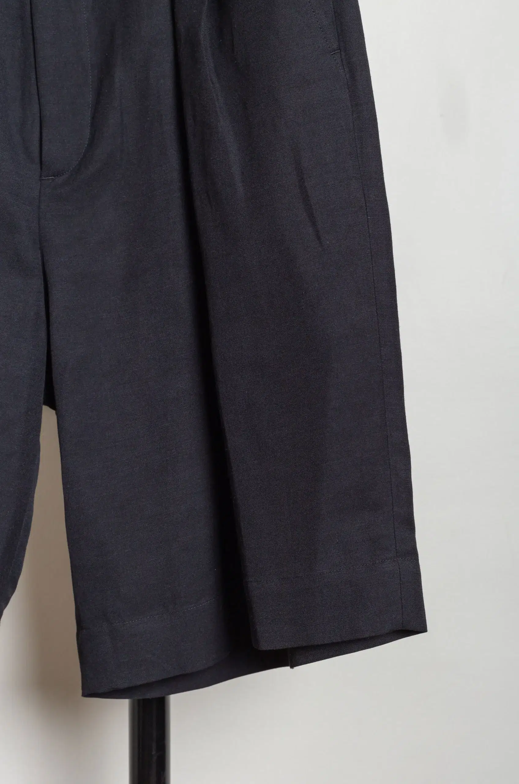 STEIN - VIS/LI/RA TWILL WIDE EASY SHORT TROUSERS ST.1437 - BLACK