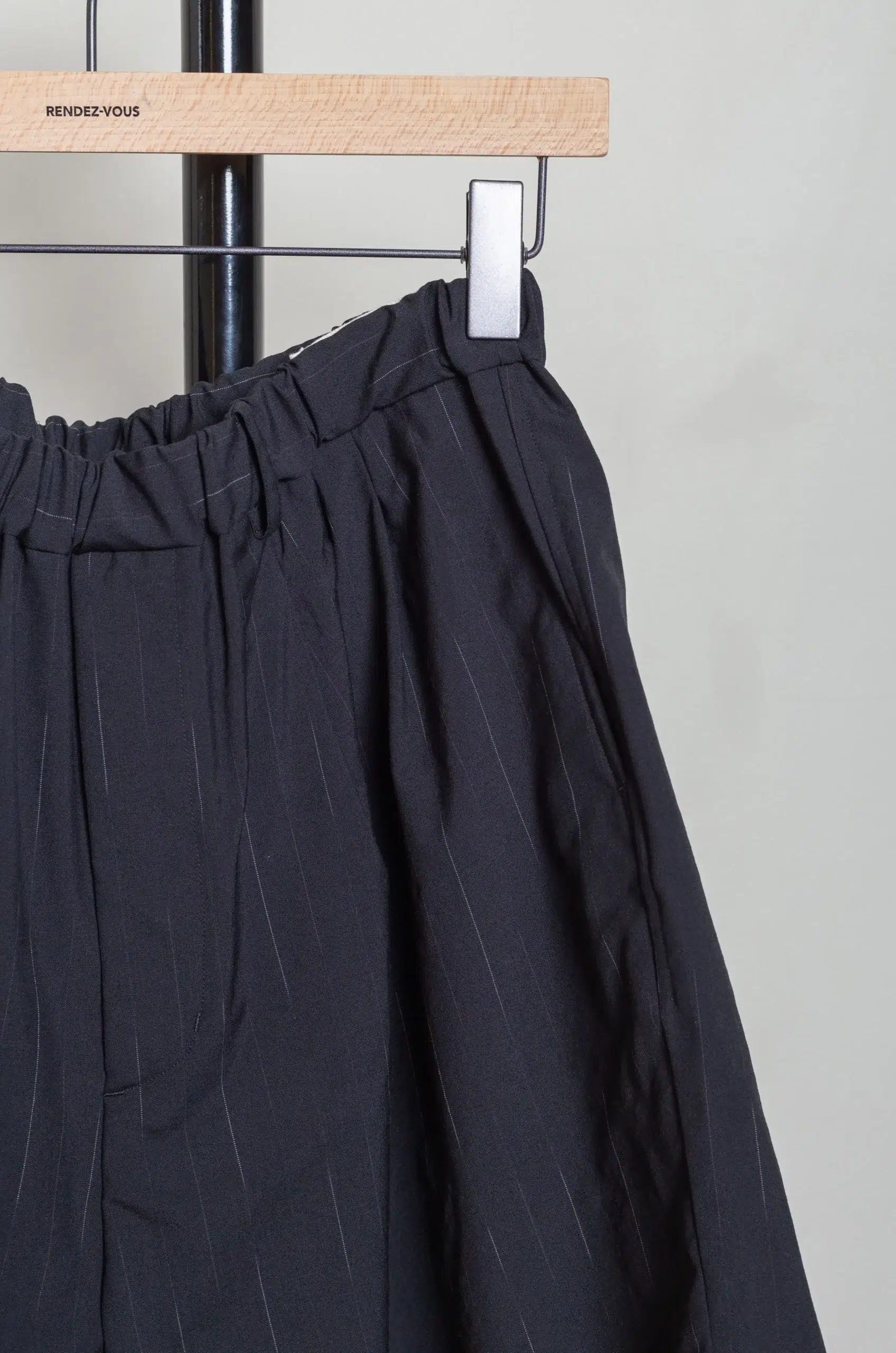 Yoko Sakamoto - DOUBLE PLEATED WIDE EASY SHORTS - BLACK (L)