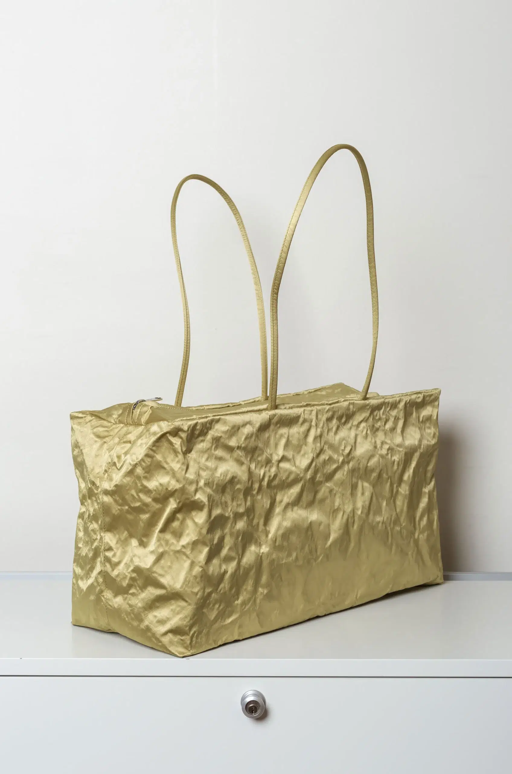 Zilla - SATIN DUFFLE BAG - OLIVEGOLD