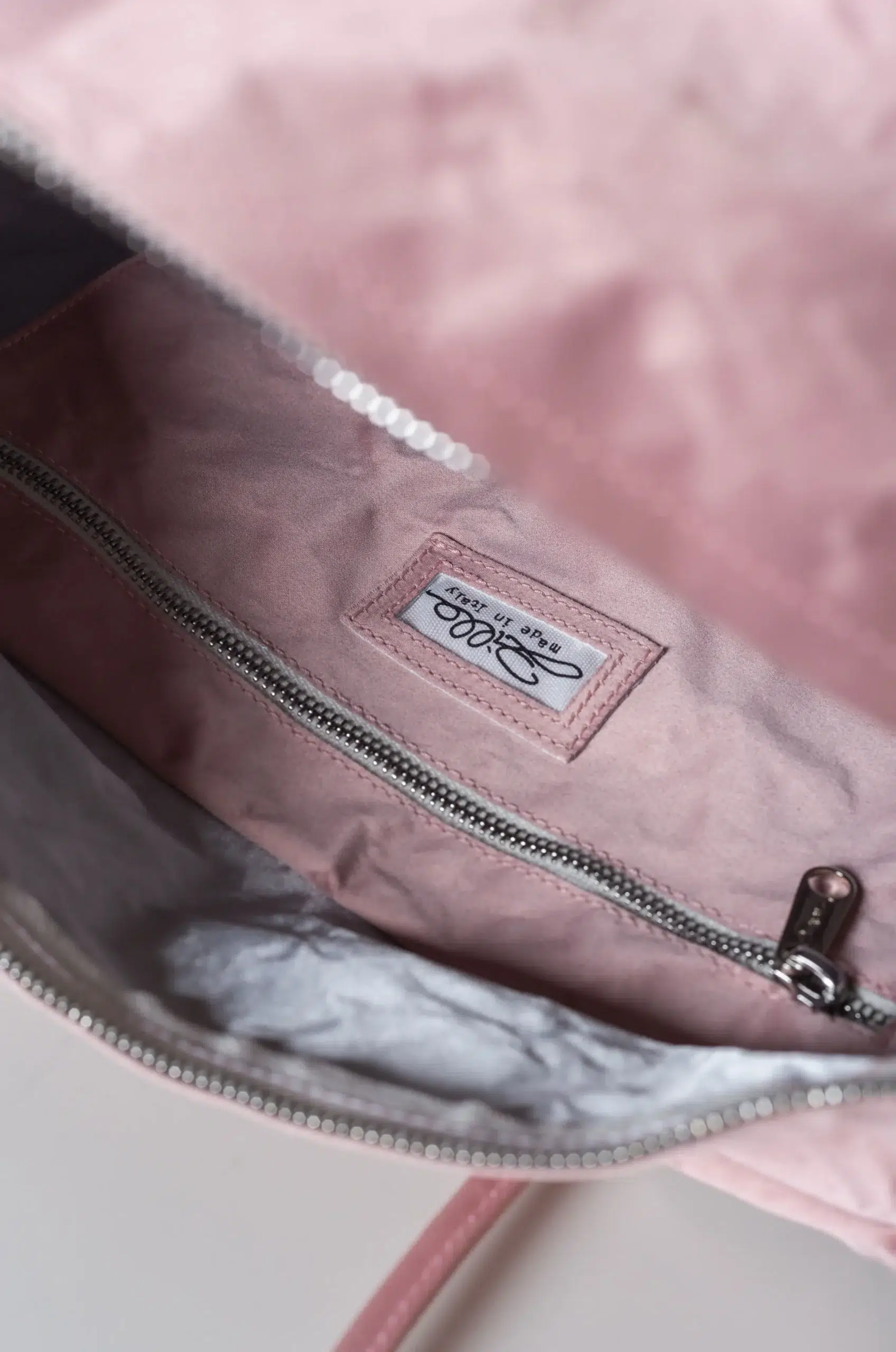 Zilla - SATIN DUFFLE BAG - PALE