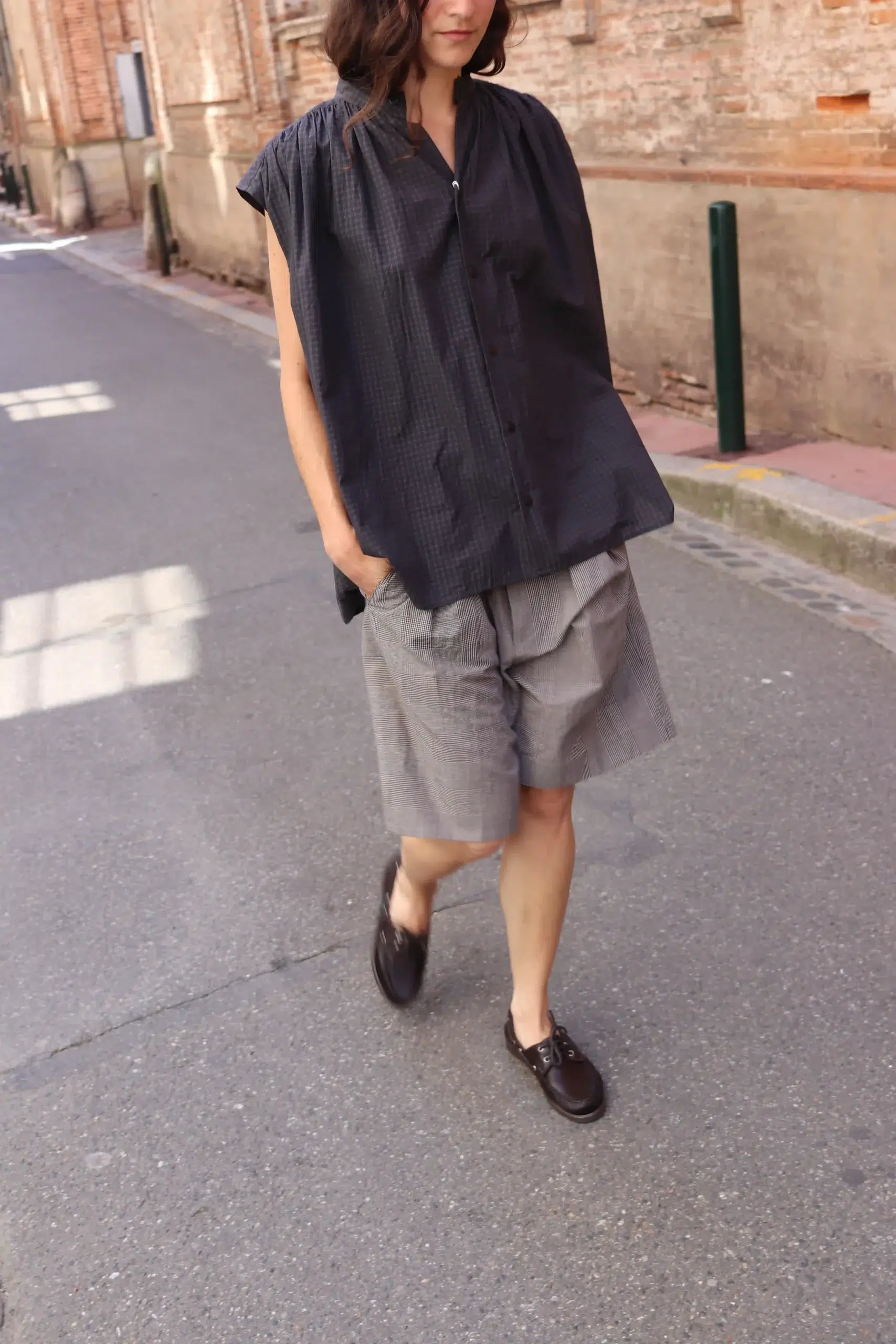 Toujours - Pleated Sleeveless Long Shirt QM44GS02 - Ink*Khaki