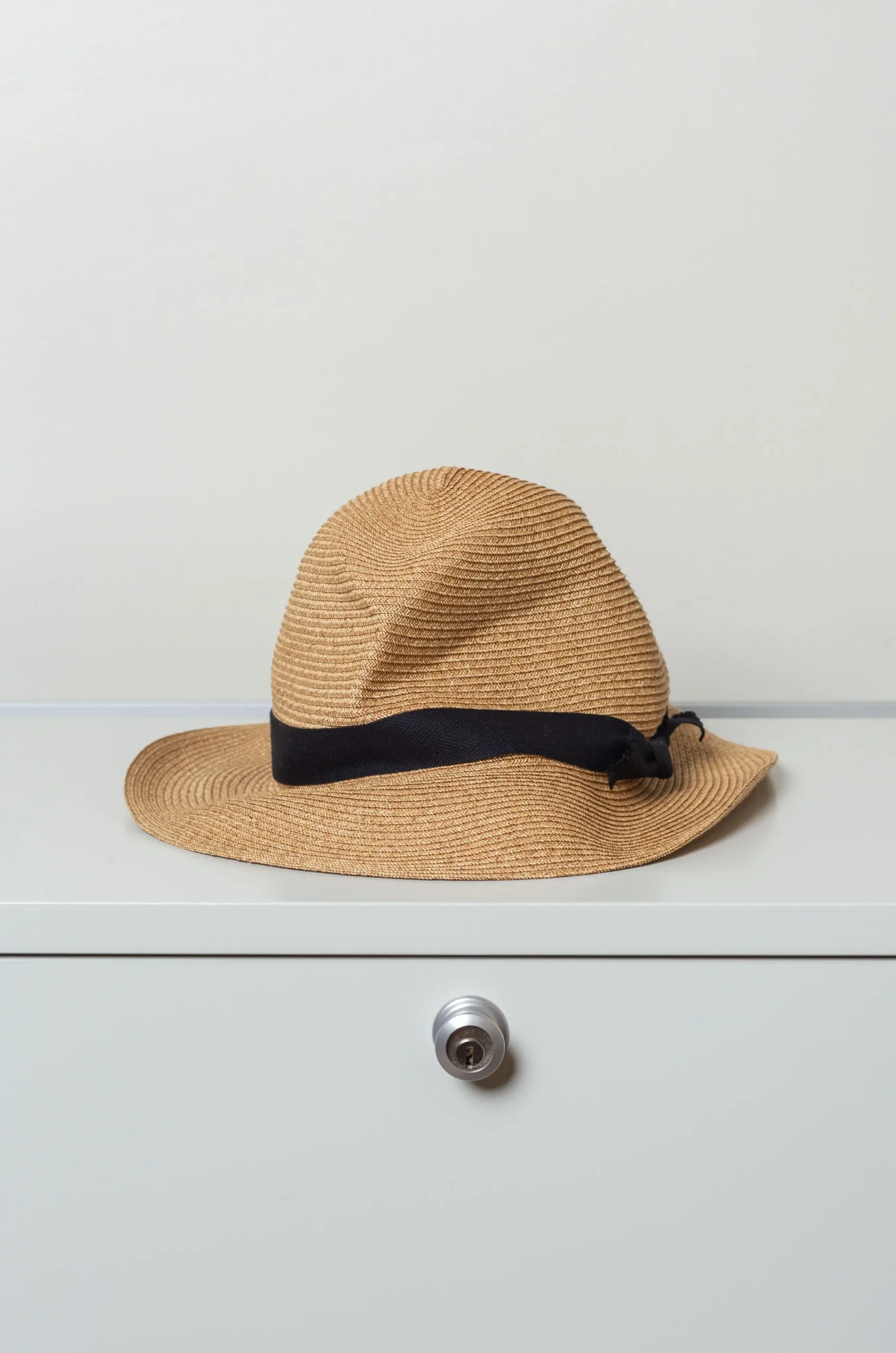 MATURE HA - BOXED HAT 7 CM BRIM HERRINGBONE RIBBON - MIX BROWN X BLACK