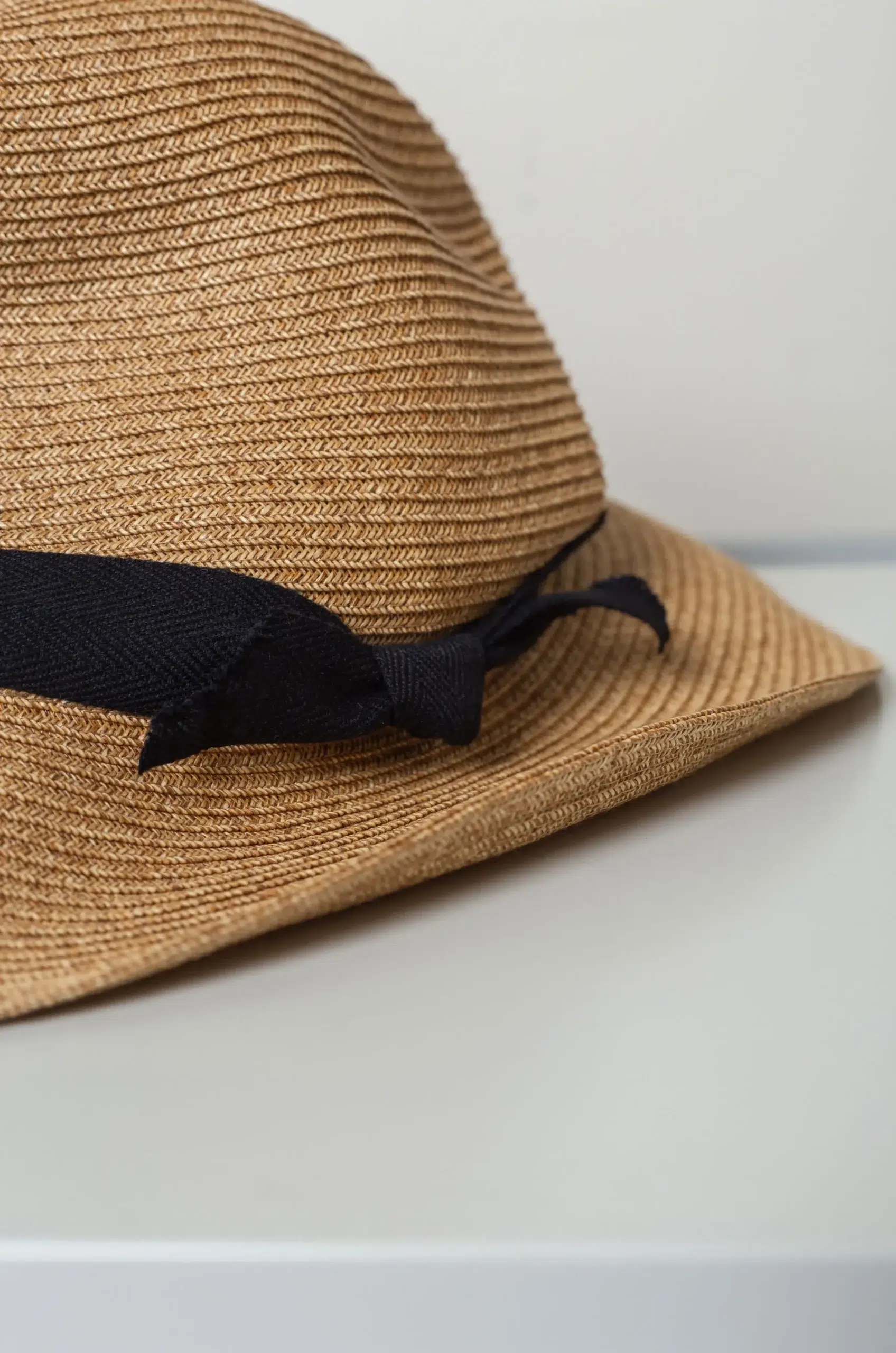 MATURE HA - BOXED HAT 7 CM BRIM HERRINGBONE RIBBON - MIX BROWN X BLACK