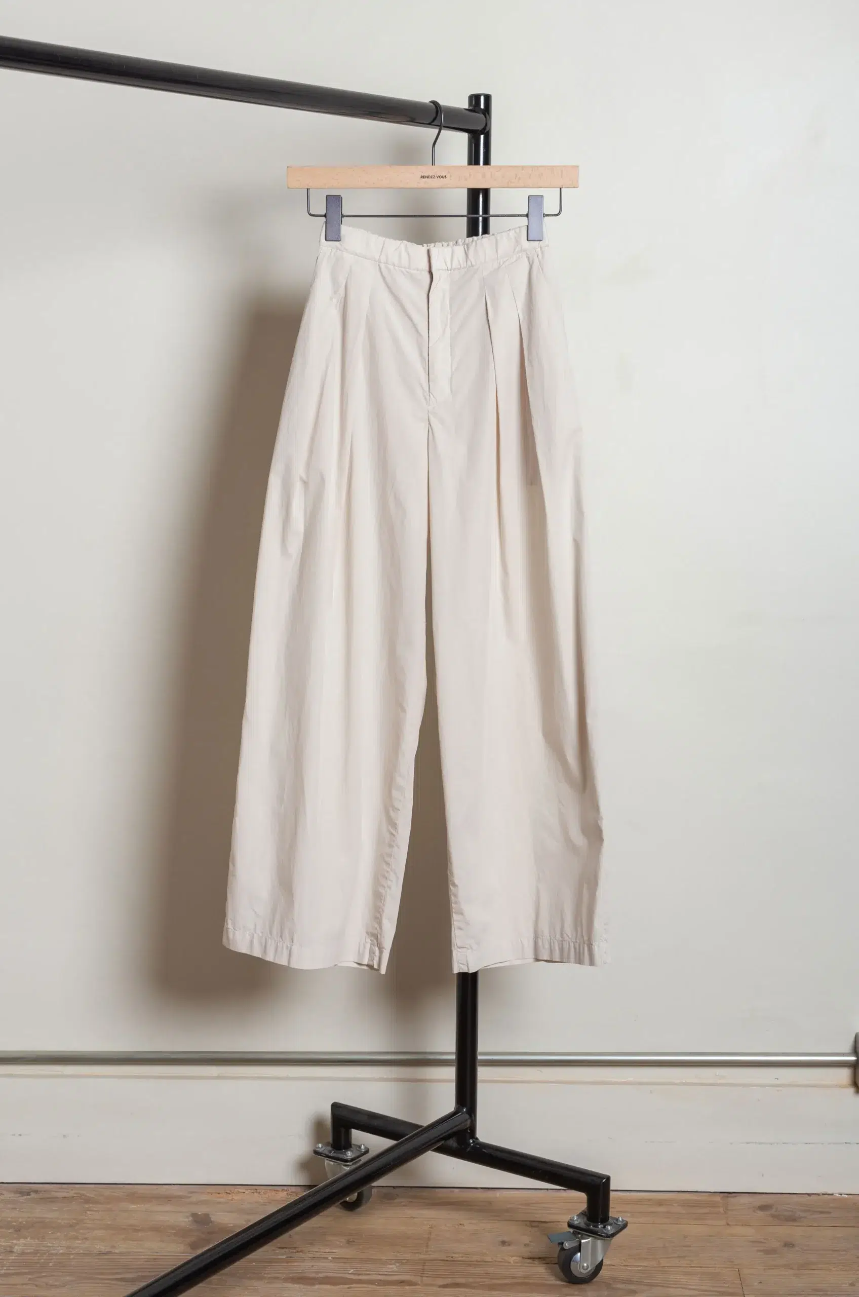 ATON - TWO TUCKED EASY PANTS PRAGLM0405 - BEIGE