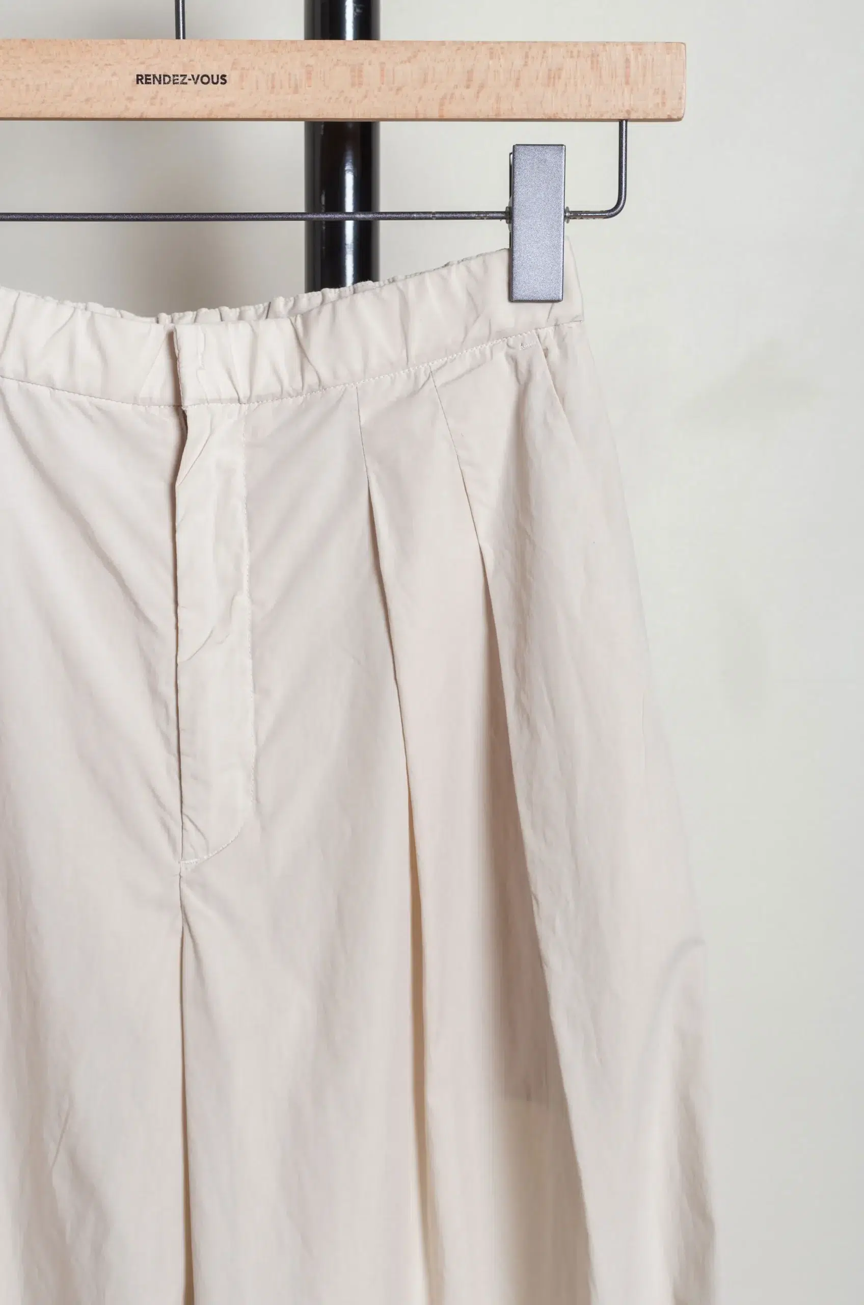 ATON - TWO TUCKED EASY PANTS PRAGLM0405 - BEIGE