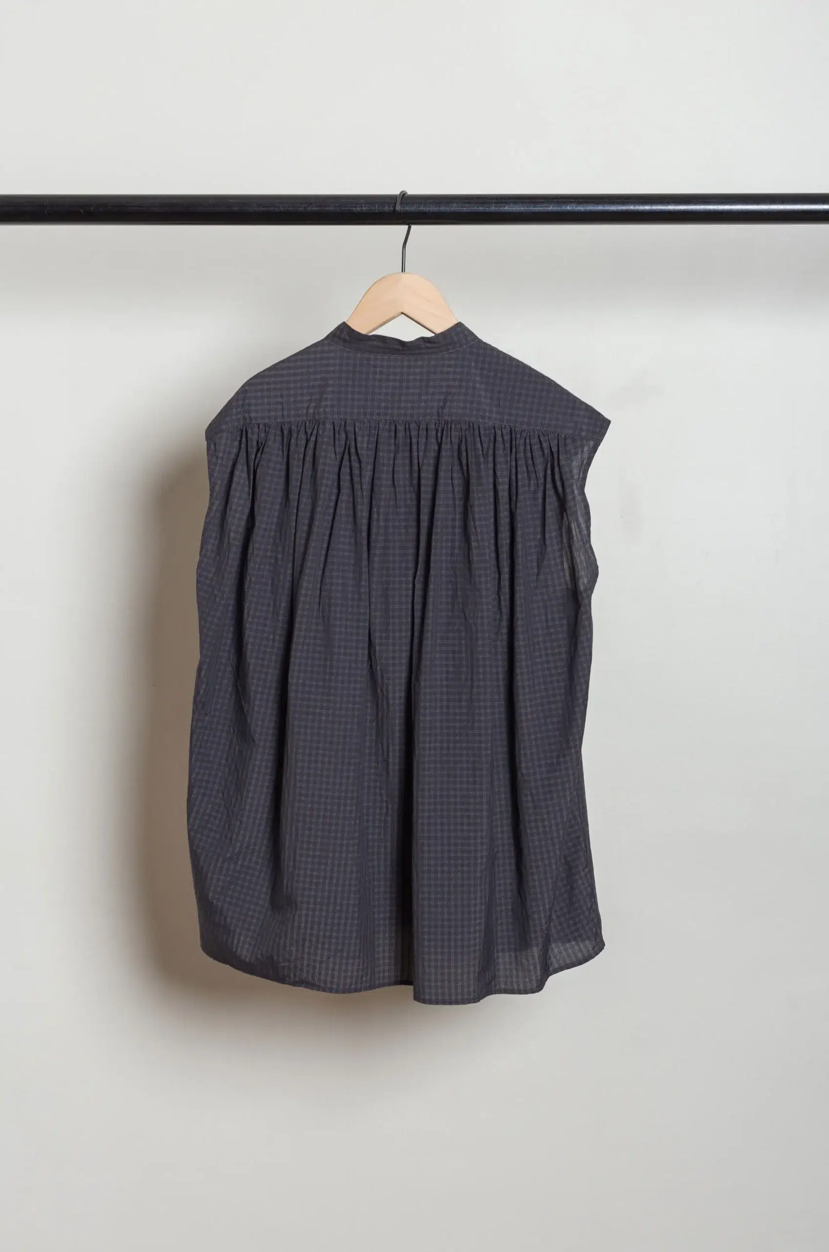 Toujours - Pleated Sleeveless Long Shirt QM44GS02 - Ink*Khaki