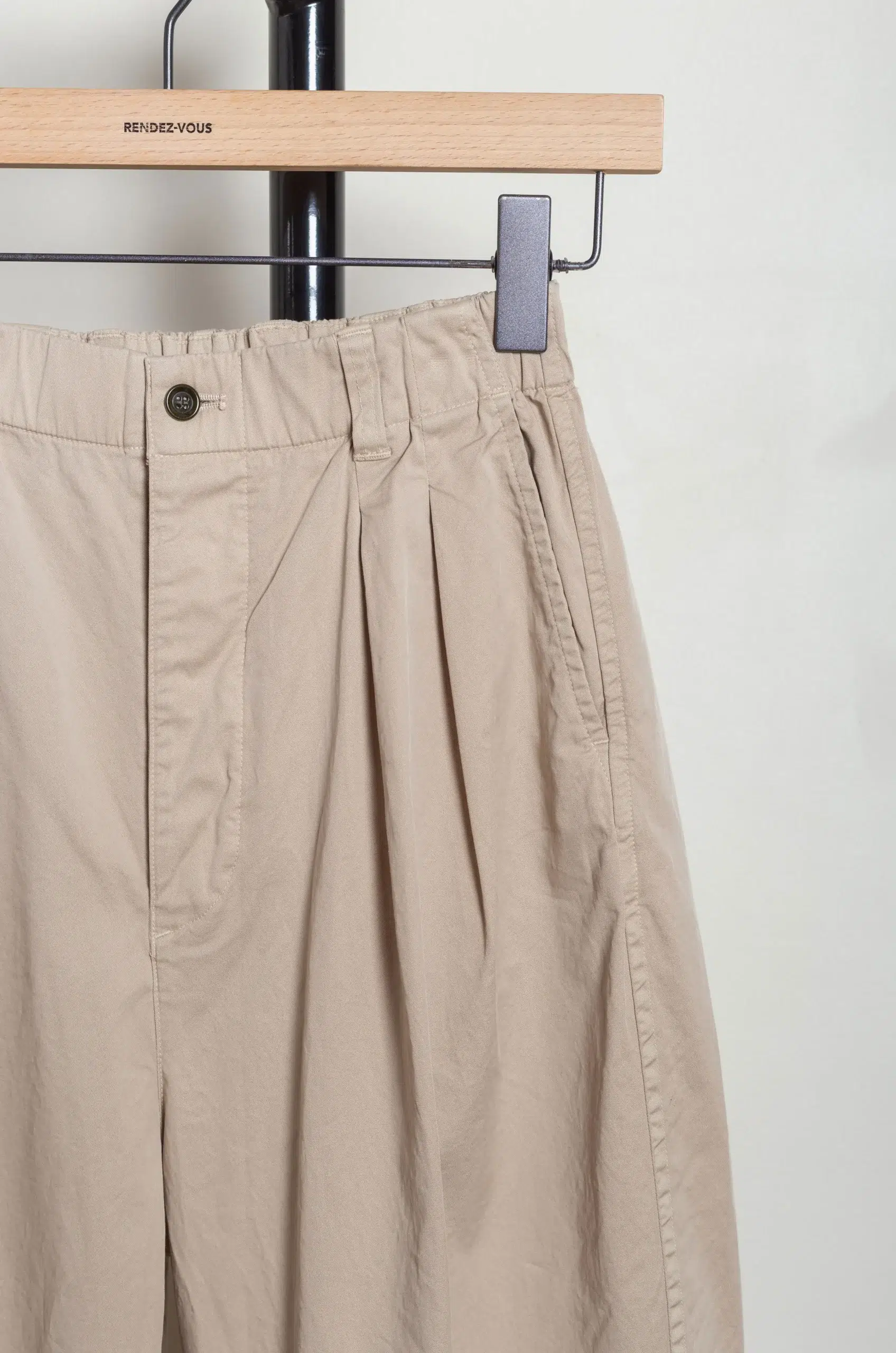 Toujours - 2 In-pleat Baggy Chinos AM44FP04 - Sand
