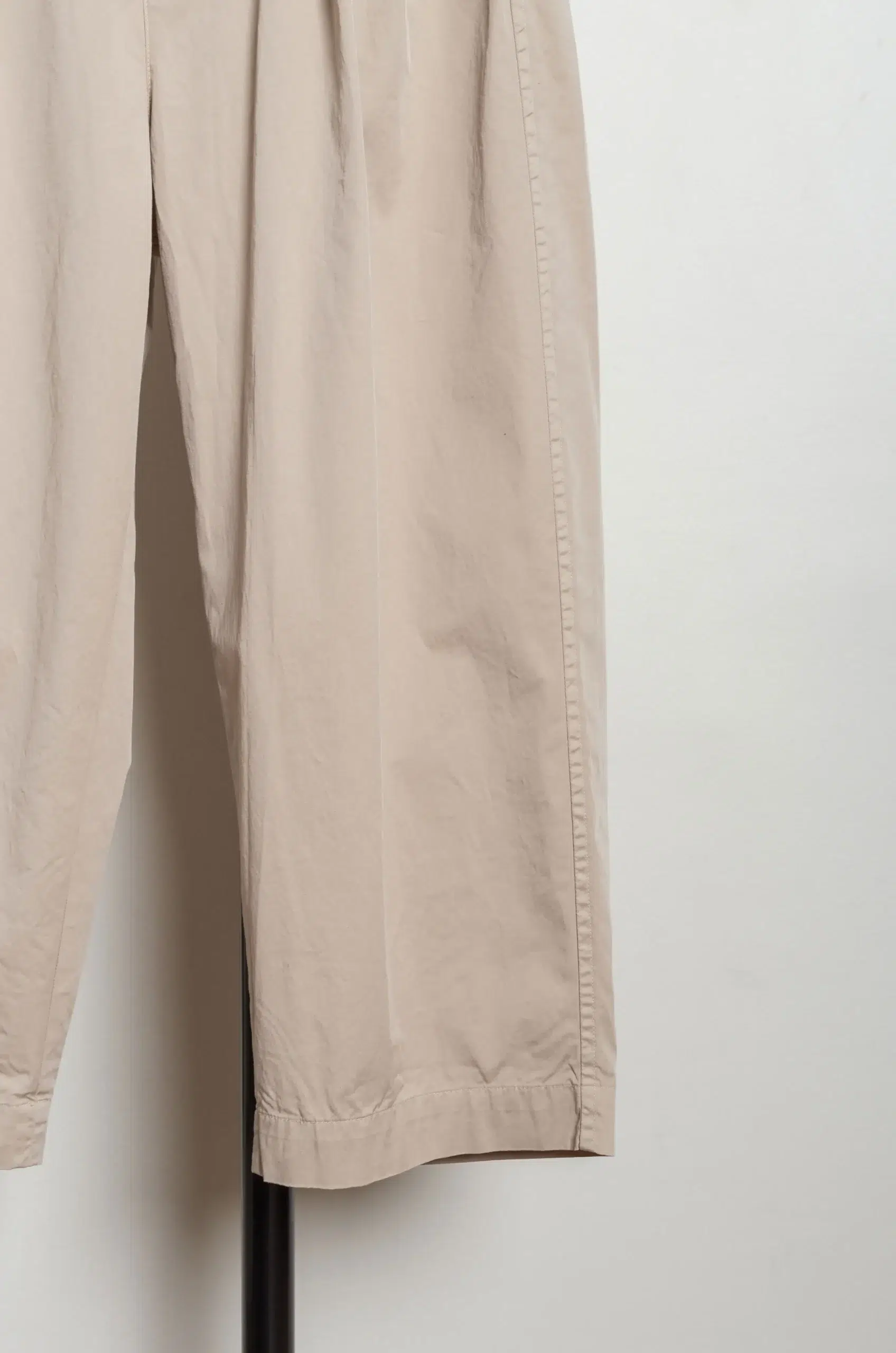 Toujours - 2 In-pleat Baggy Chinos AM44FP04 - Sand