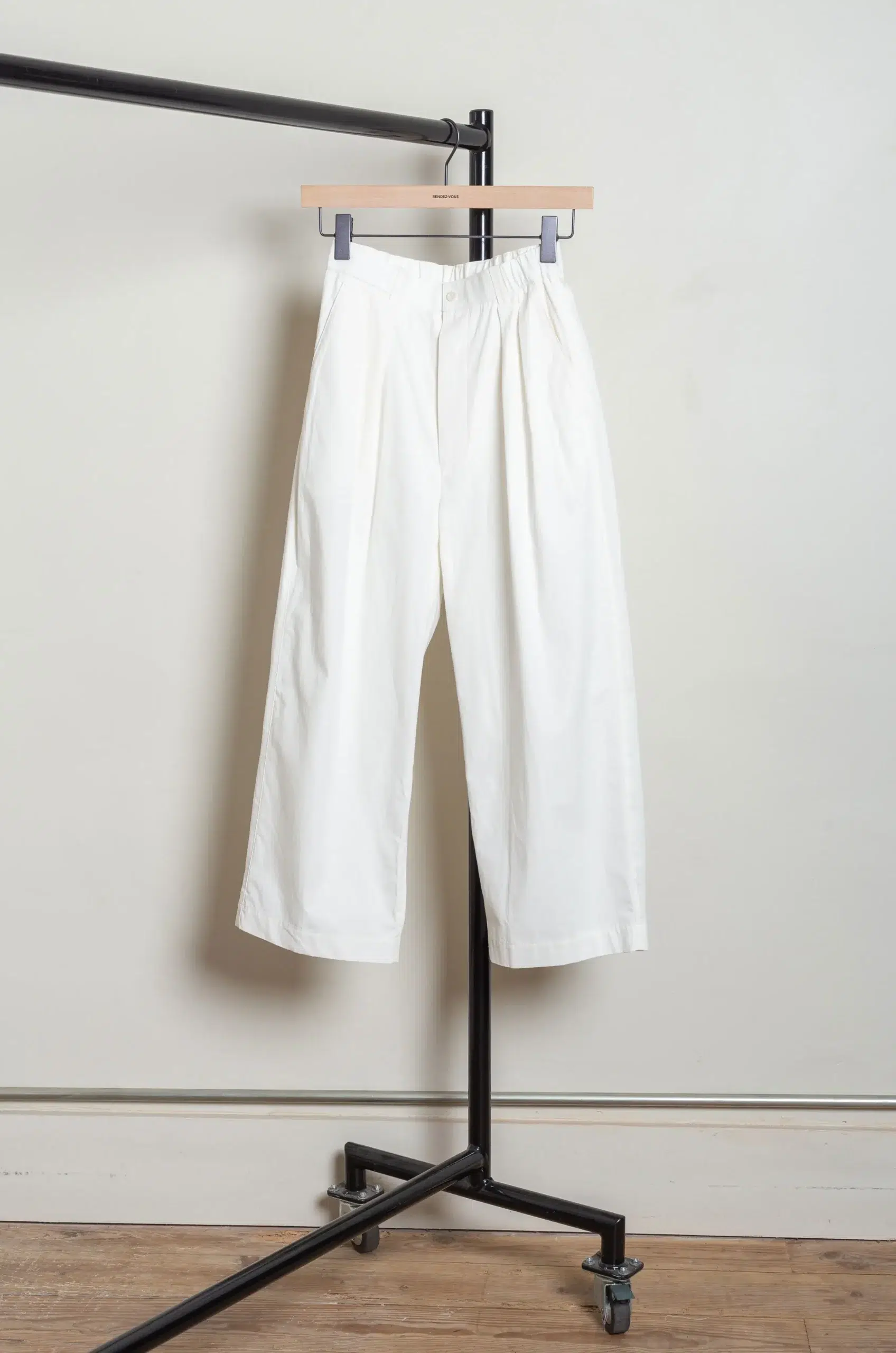 Toujours - 2 In-pleat Baggy Pants YM44BP04 - Natural White