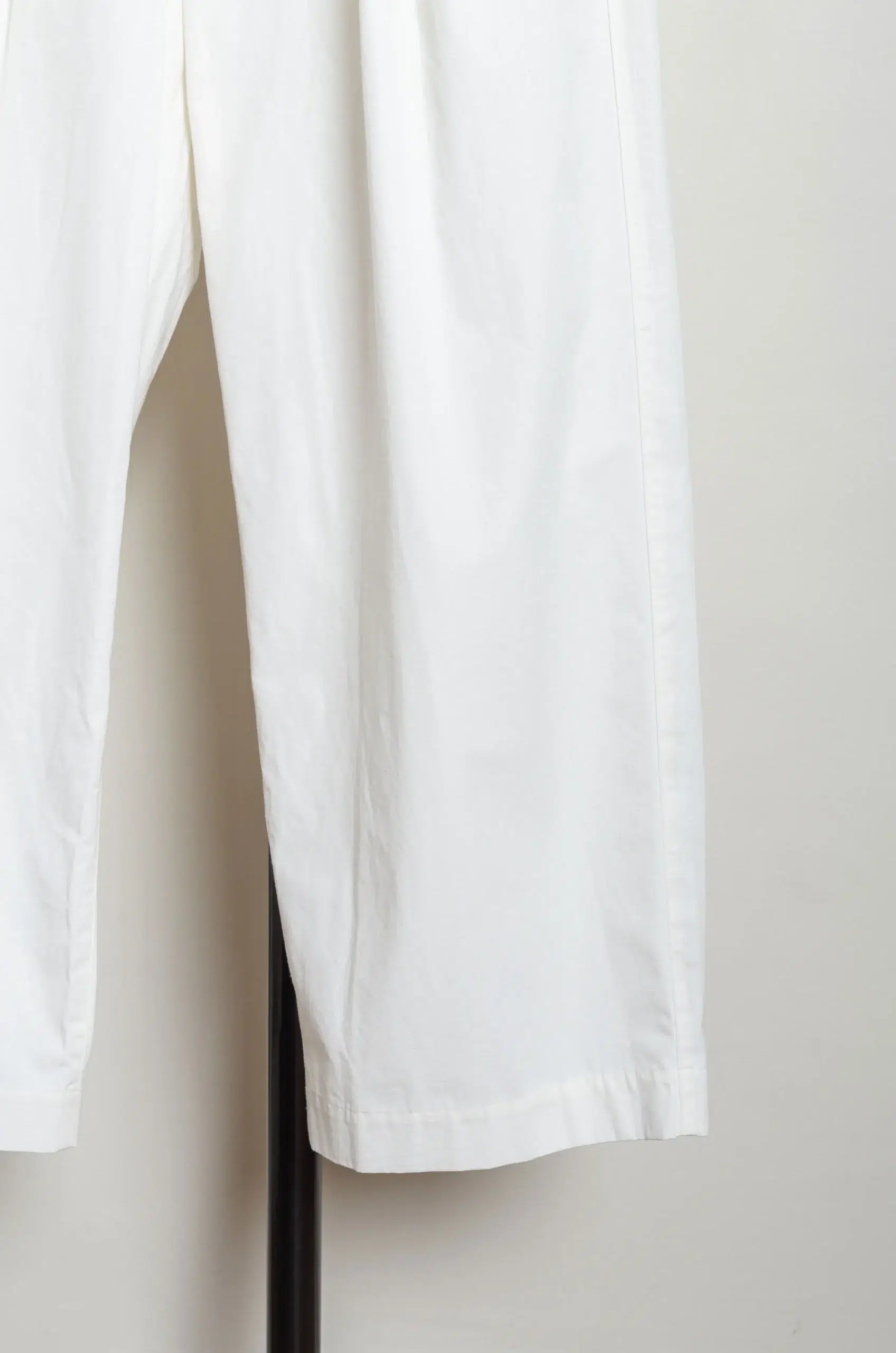 Toujours - 2 In-pleat Baggy Pants YM44BP04 - Natural White