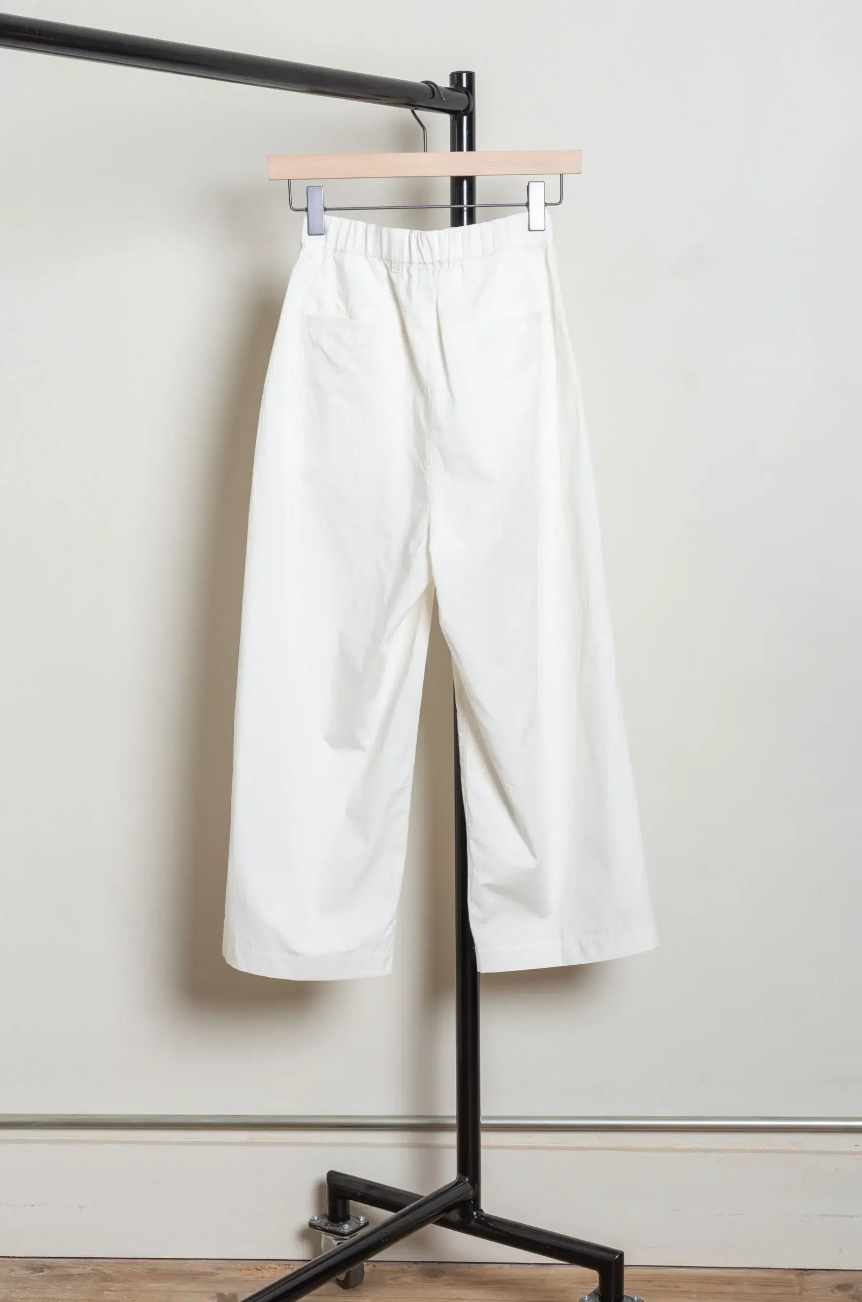 Toujours - 2 In-pleat Baggy Pants YM44BP04 - Natural White