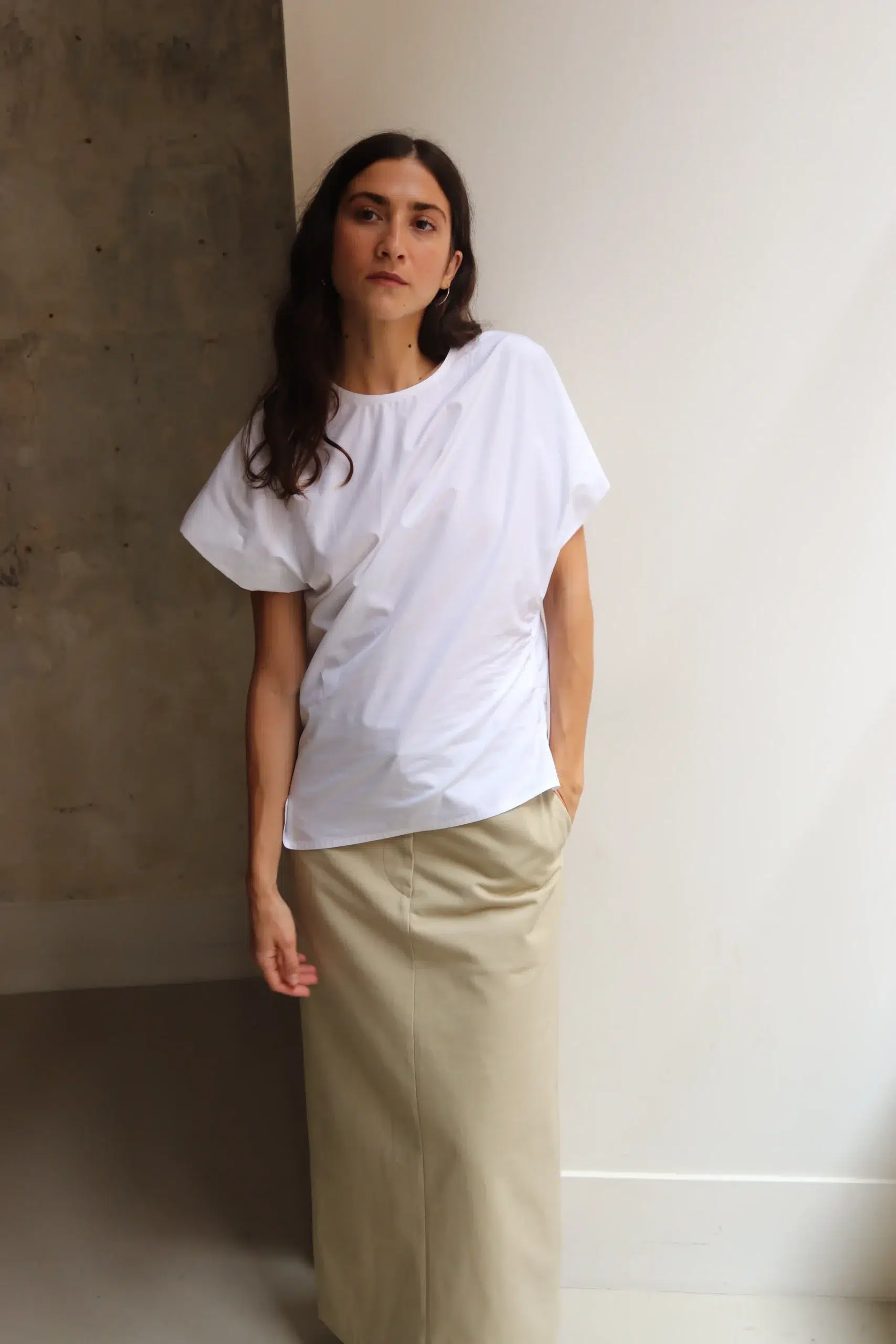 Ylève - FINX COTTON WEATHER ASYMMETRY P/O SH - White - RENDEZ-VOUS