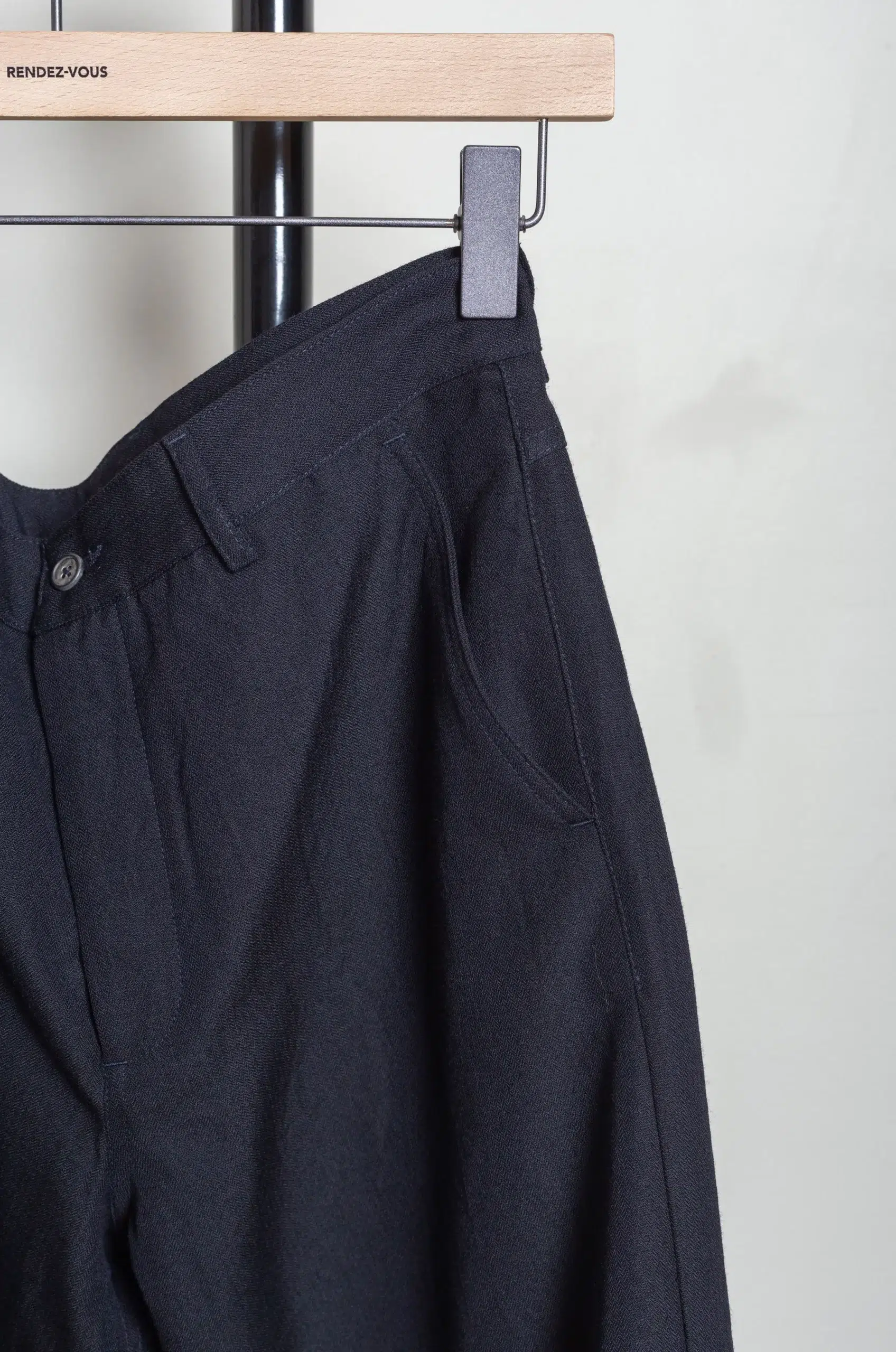 Bergfabel – MEN LEO PANTS BFMP269/ 257 – NAVY CHARCOAL