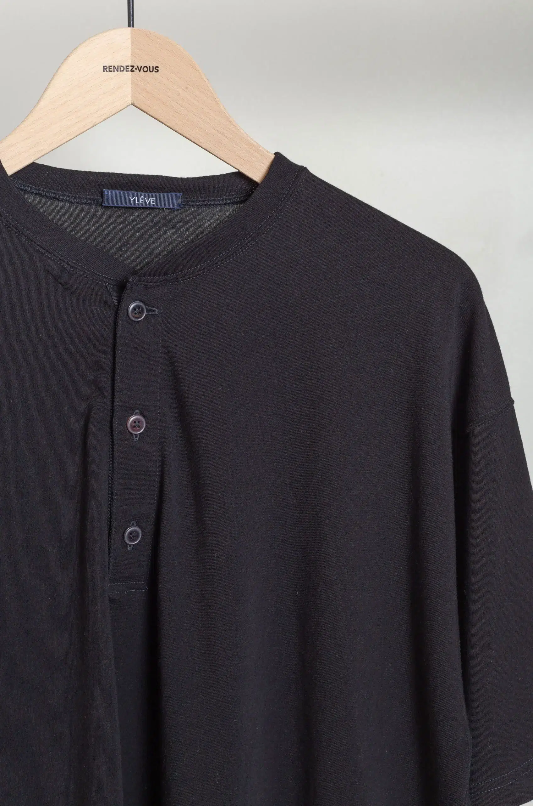 Ylève - COTTON HIGH-TWISTED JERSEY HENRY NECK T - Black
