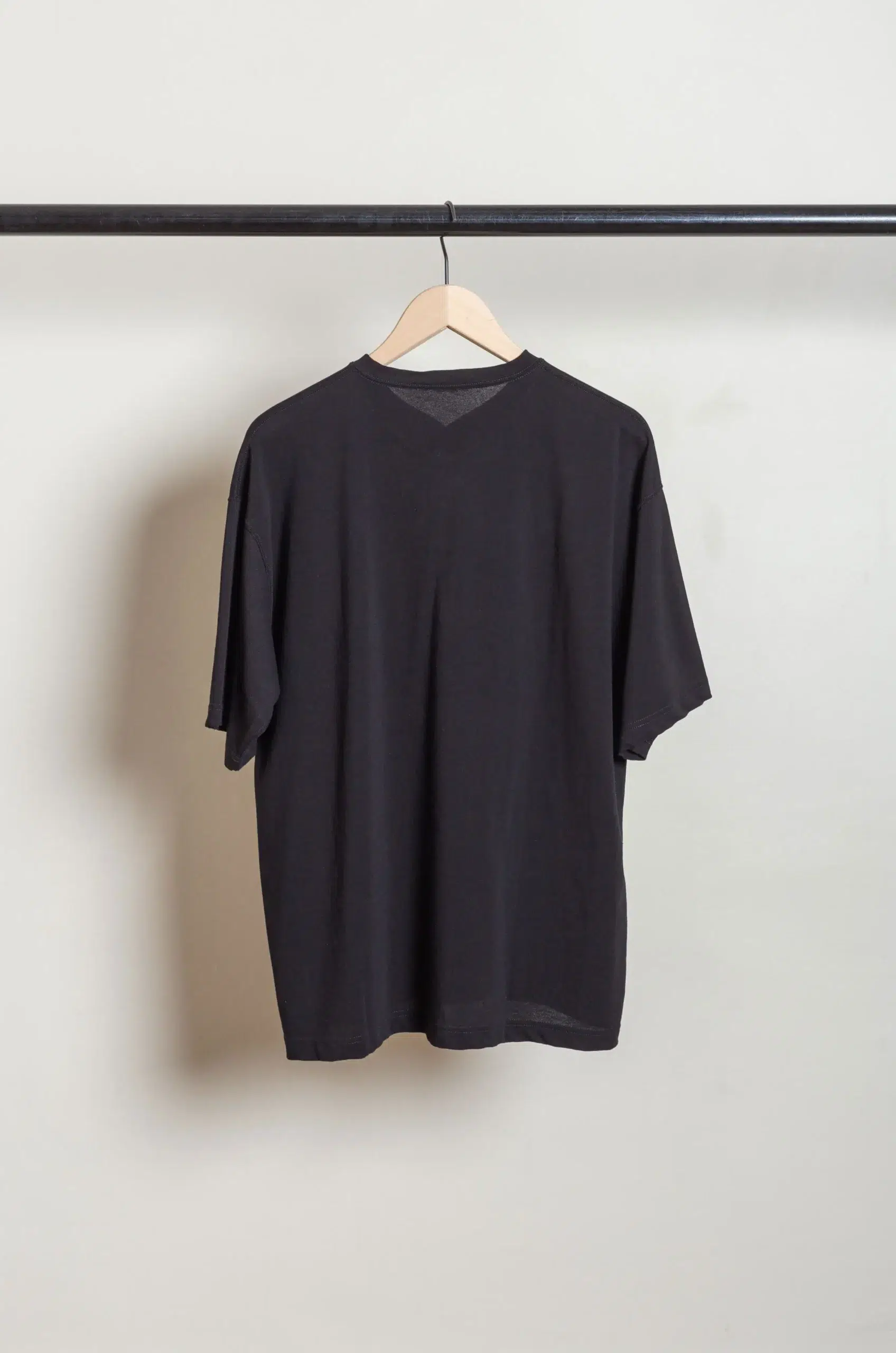 Ylève - COTTON HIGH-TWISTED JERSEY HENRY NECK T - Black