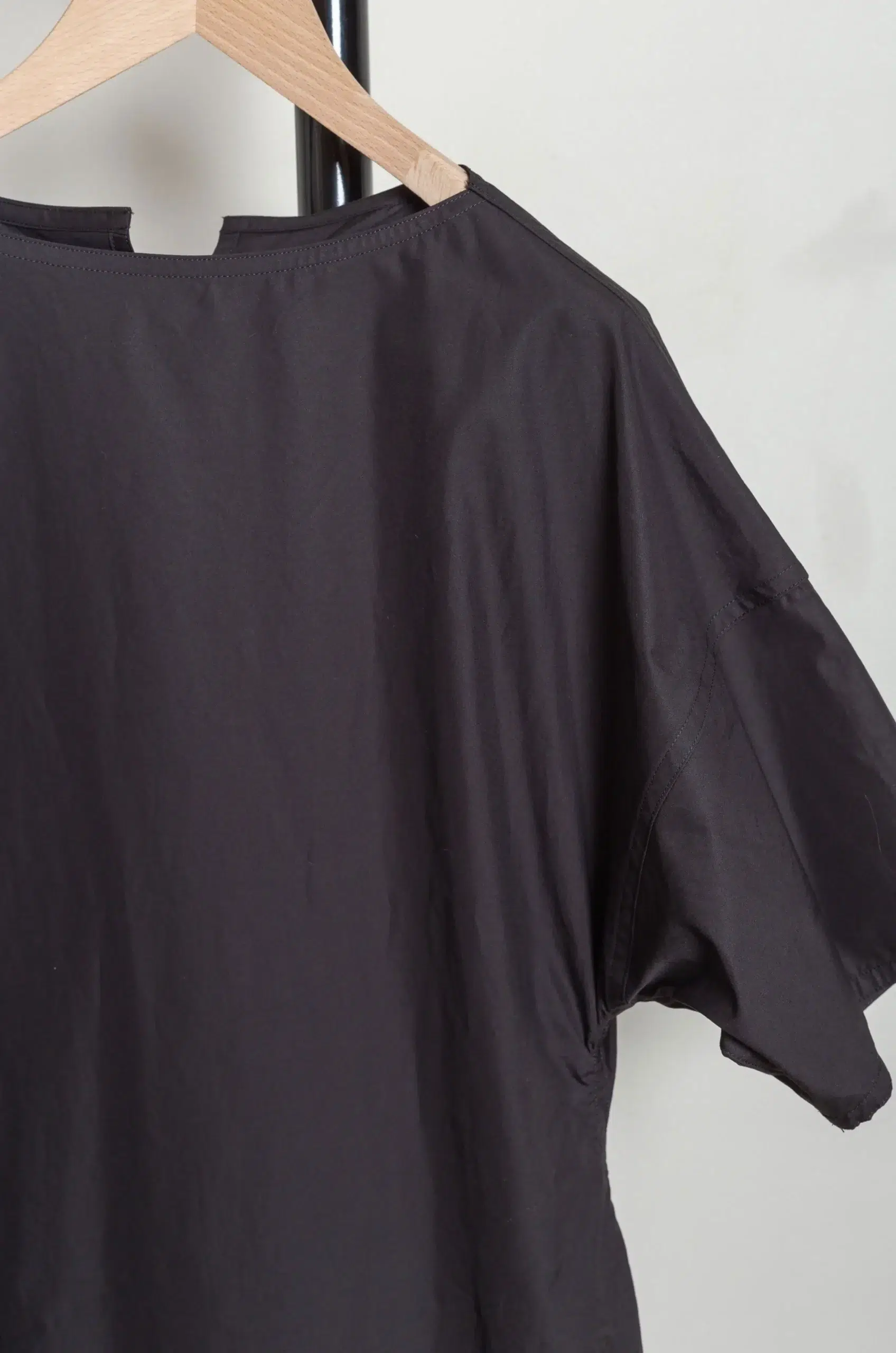Ylève - FINX COTTON WEATHER ASYMMETRY OP - Black