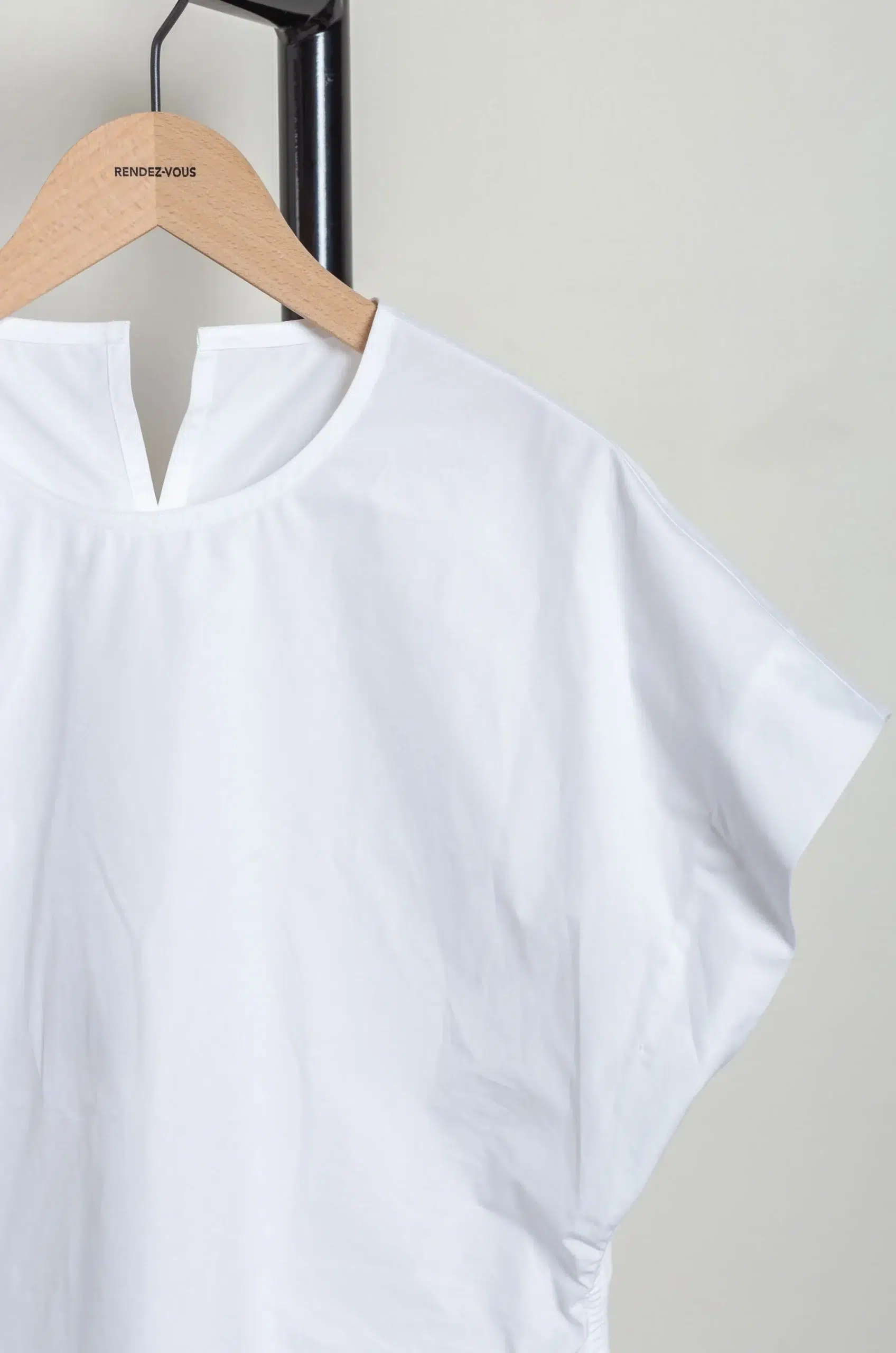 Ylève - FINX COTTON WEATHER ASYMMETRY P/O SH - White