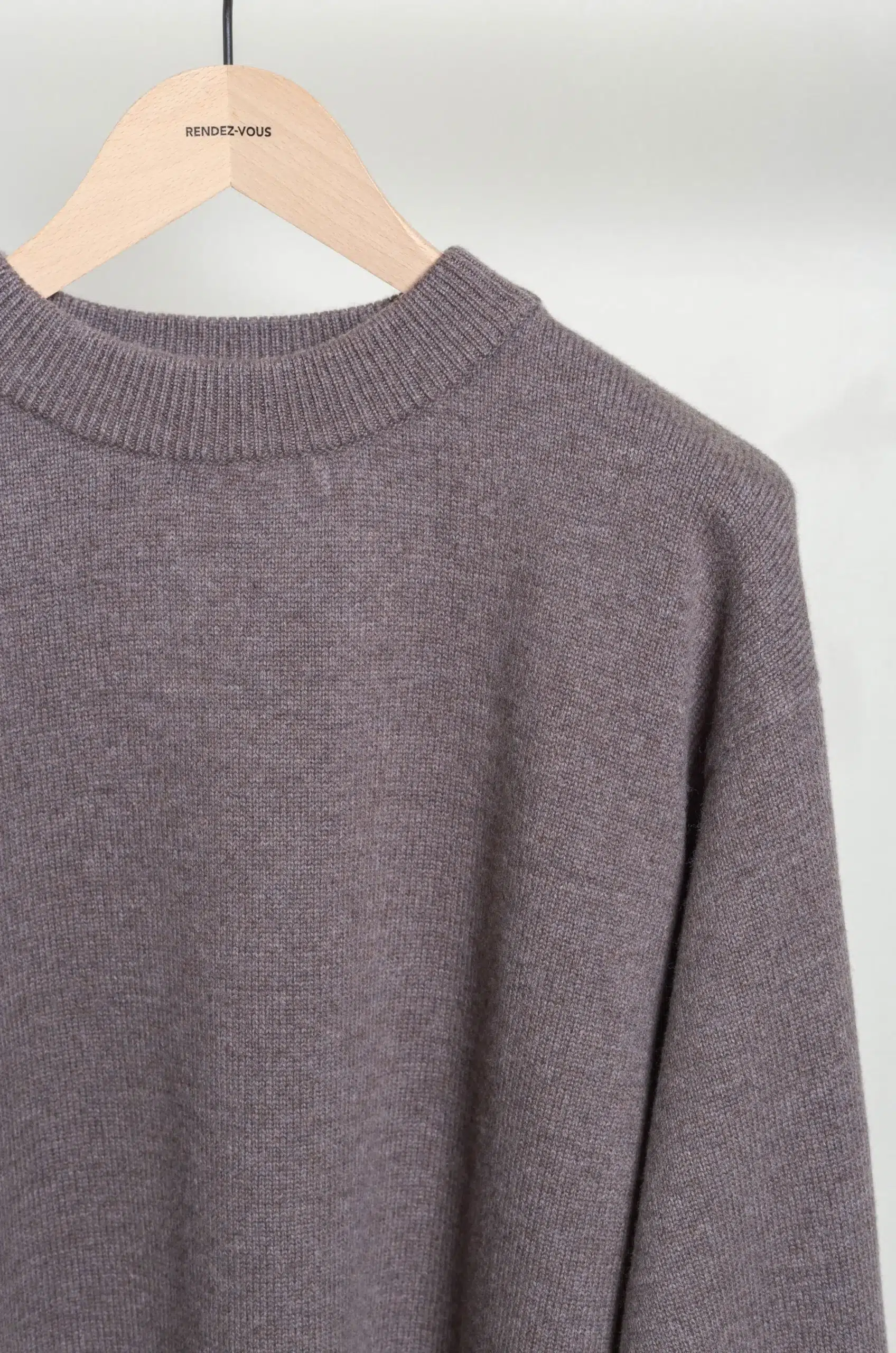 Arpenteur - SOURCE ROUND COLLAR SWEATER - GREIGE