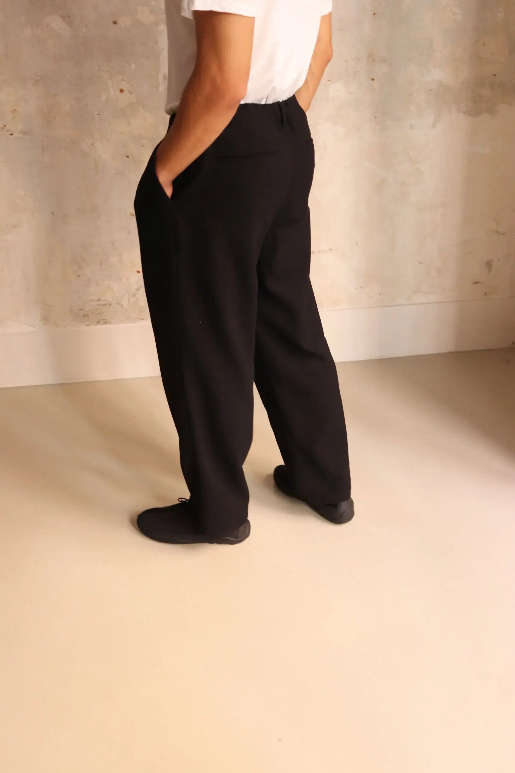 Still By Hand - PT07263OS Wool mixed deep tuck pants - Black