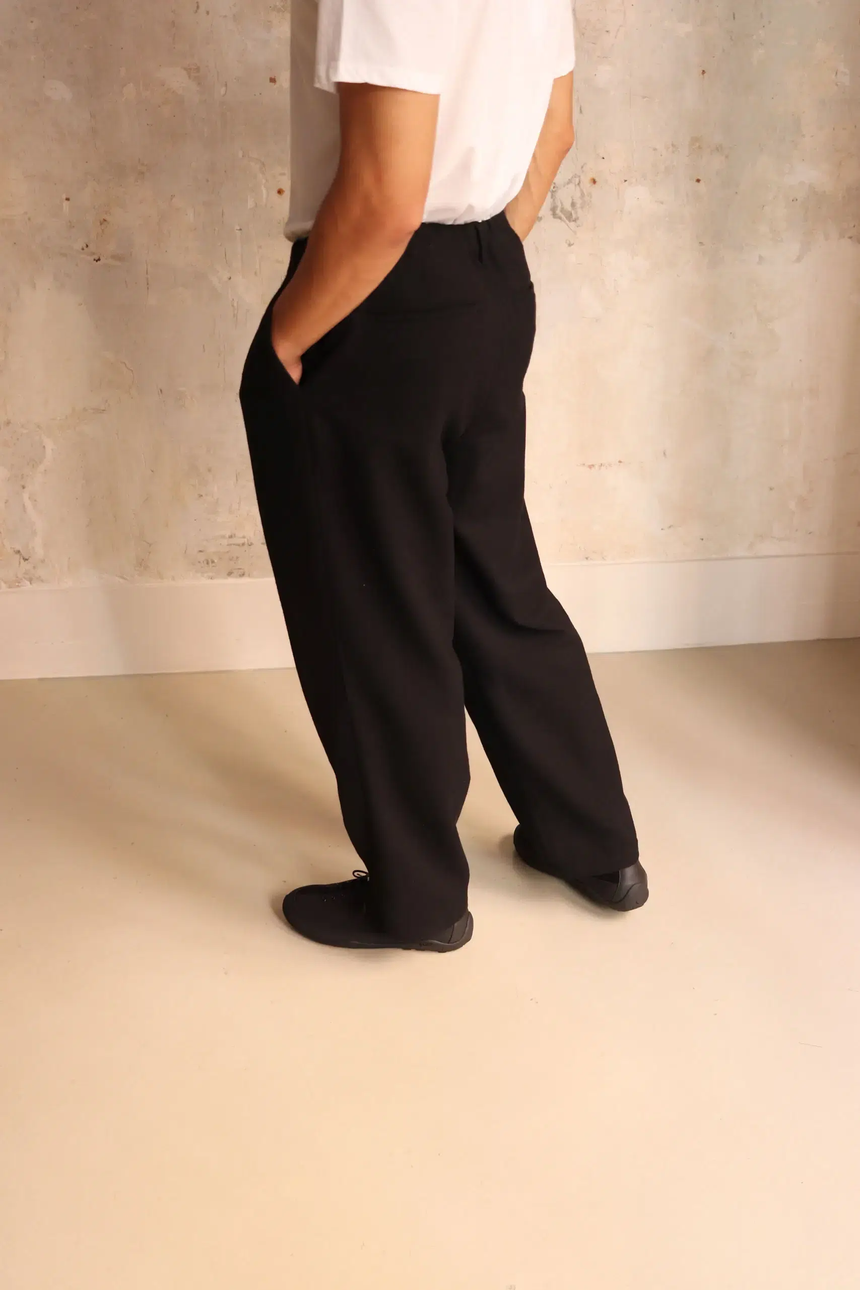 Still By Hand - PT07263OS Wool mixed deep tuck pants - Black