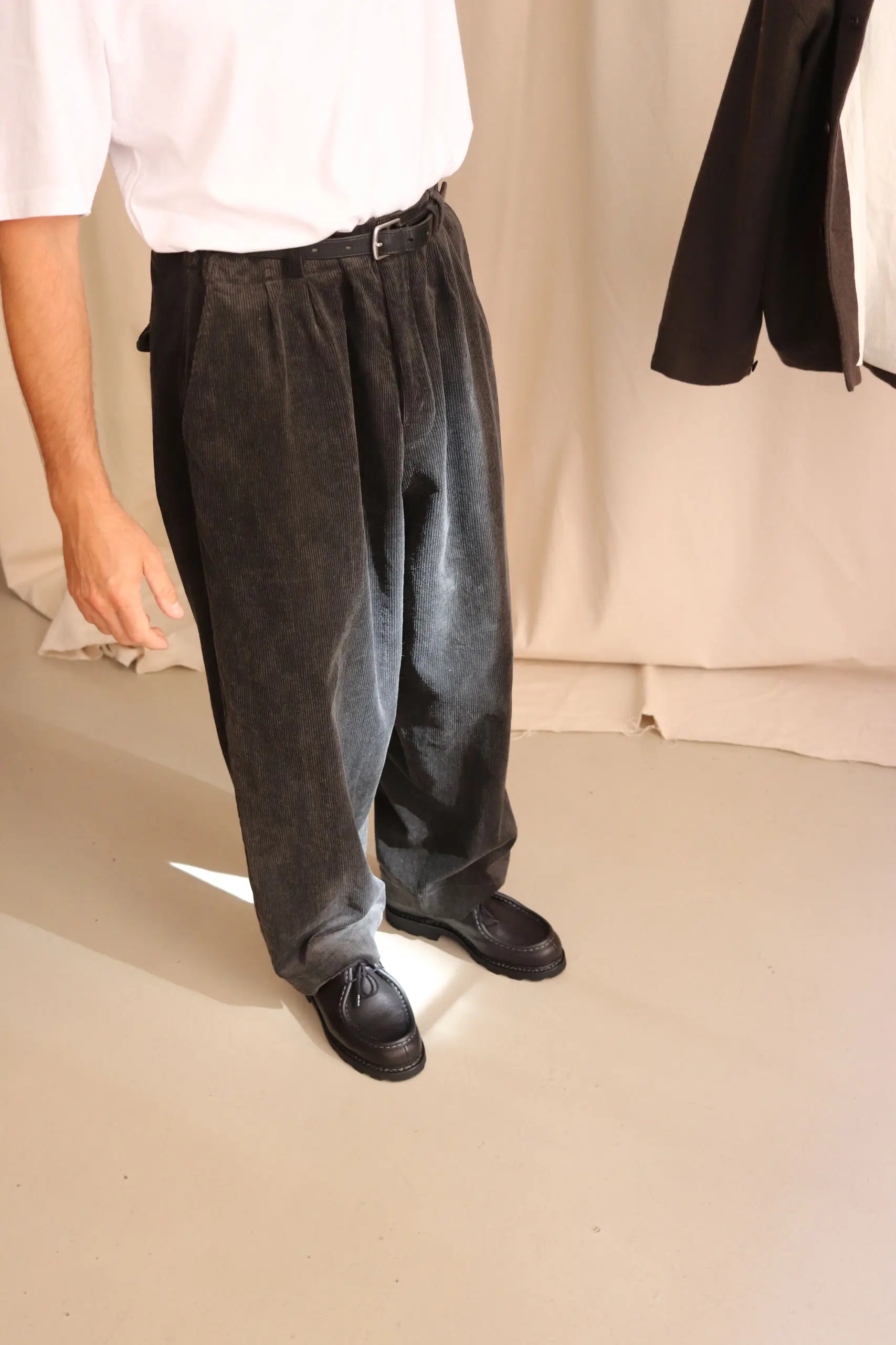 Evan Kinori - Two Pleat Pant - Charcoal