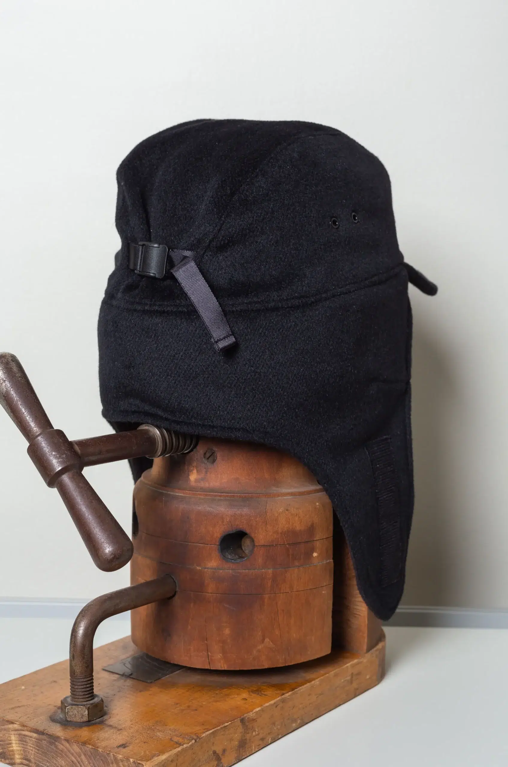 COMESANDGOES - ANGOLA ARMY EAR CAP NO.301380 - BLACK