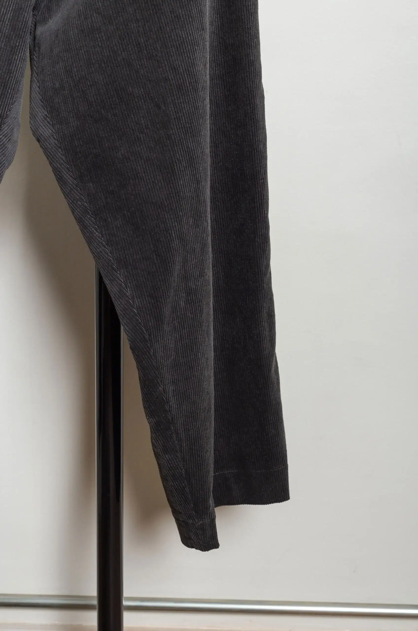 Evan Kinori - Two Pleat Pant - Charcoal