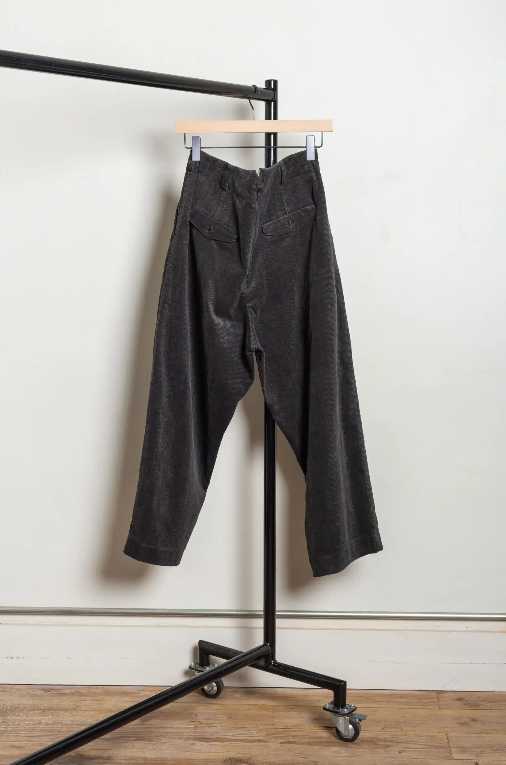 Evan Kinori - Two Pleat Pant - Charcoal