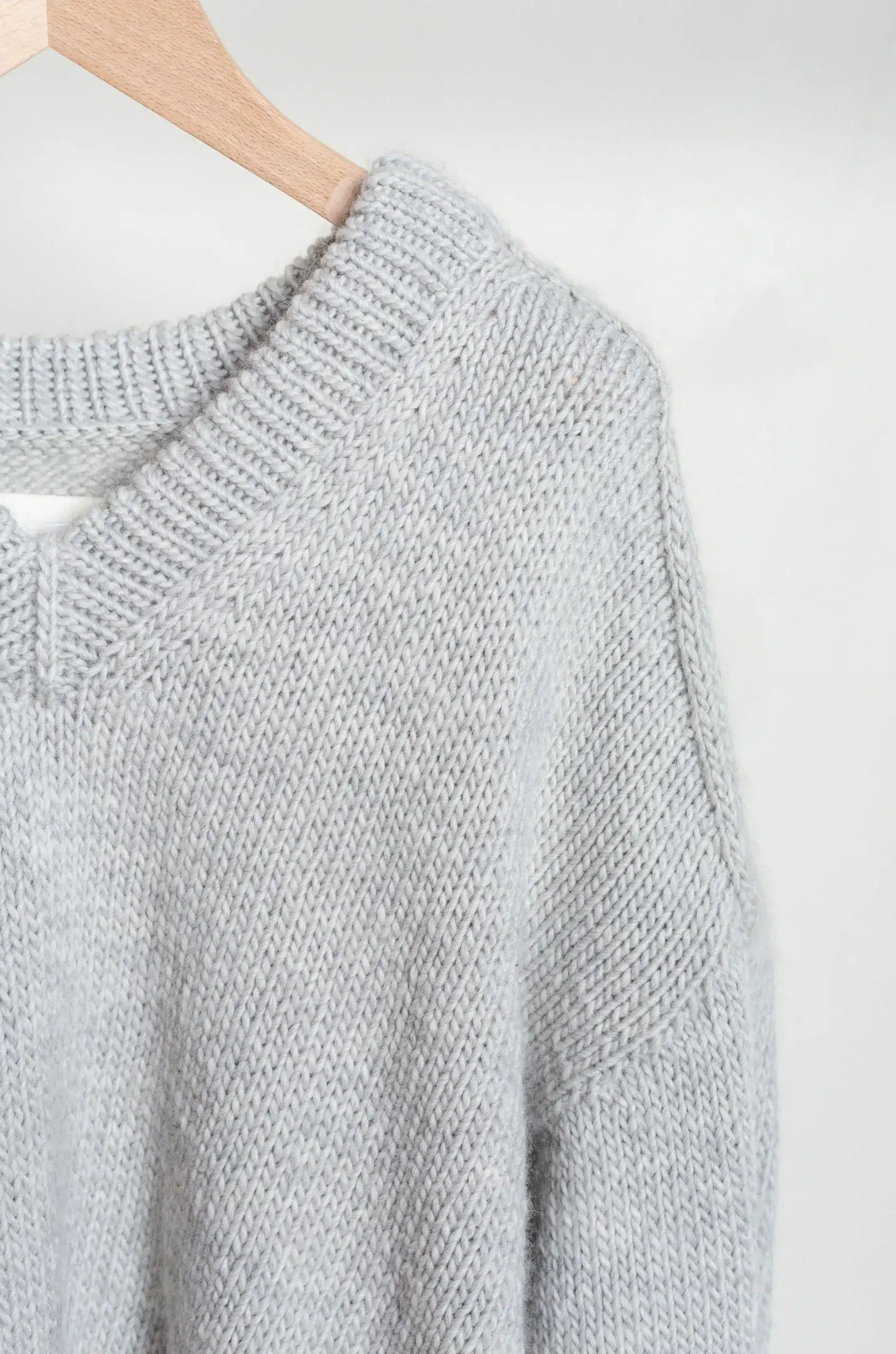 NITTO - DONNA V NECK - LIGHT GREY
