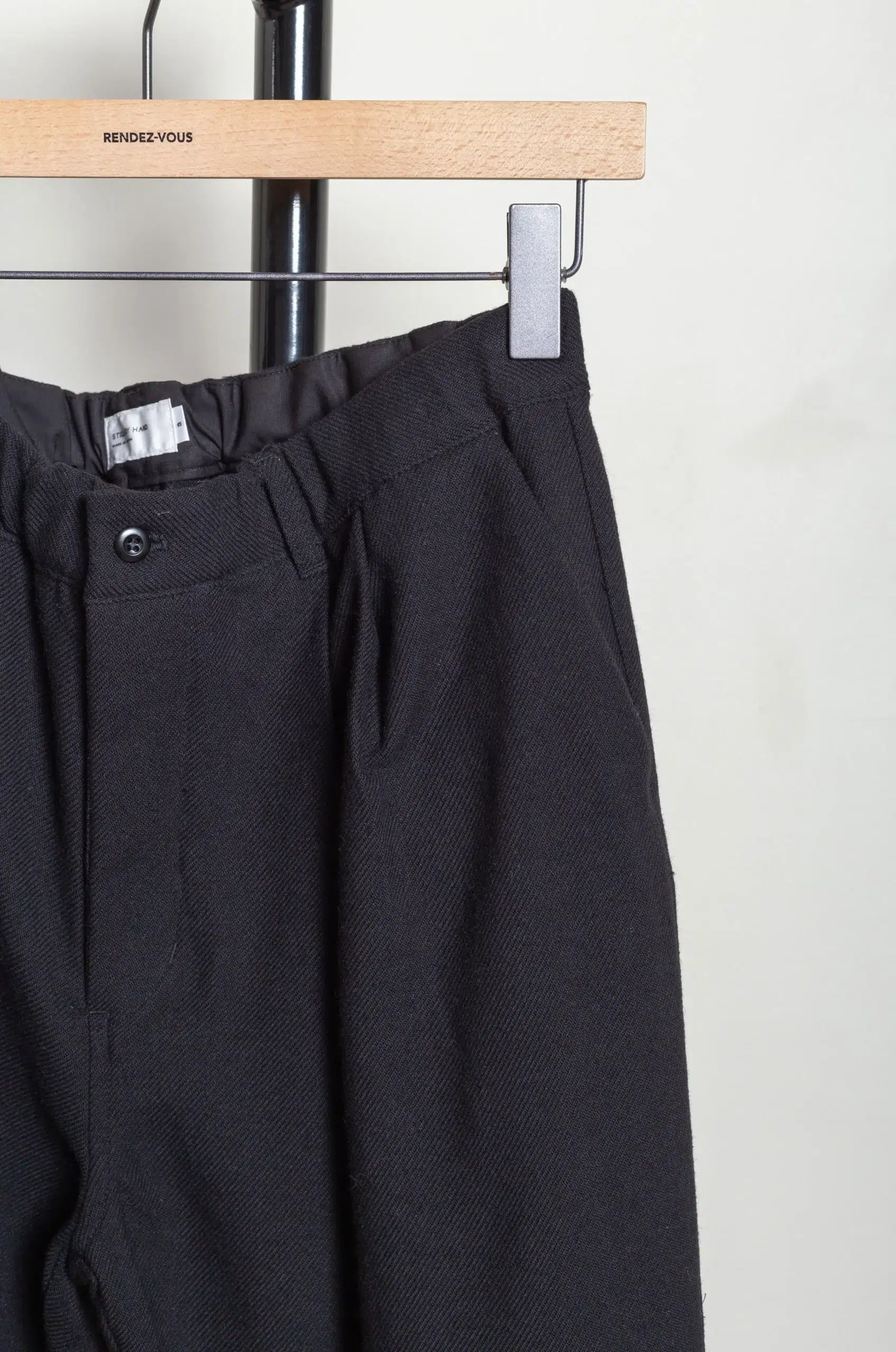 Still By Hand - PT07263OS Wool mixed deep tuck pants - Black