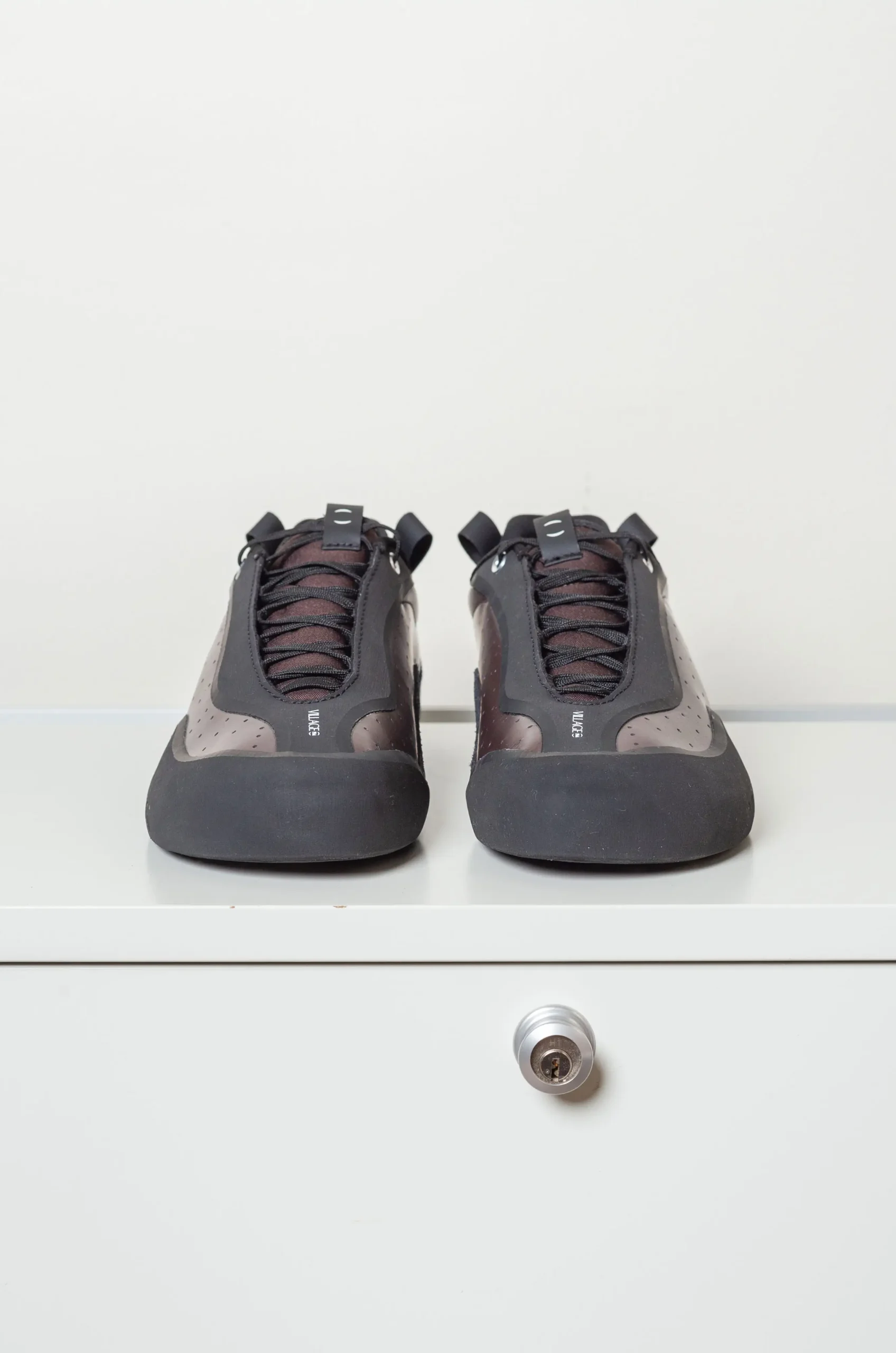 VILLAGE - Men 2PM - Maroon / Natural Black