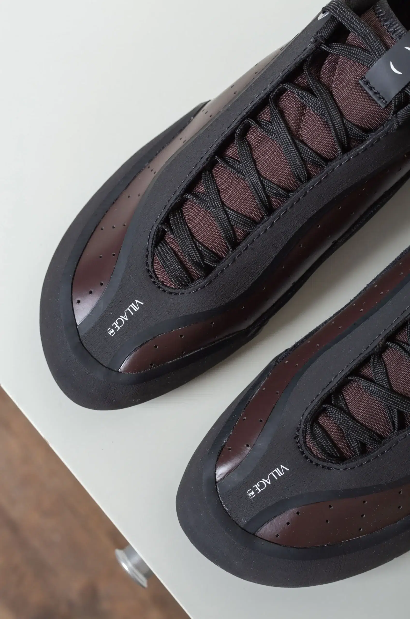 VILLAGE - Men 2PM - Maroon / Natural Black
