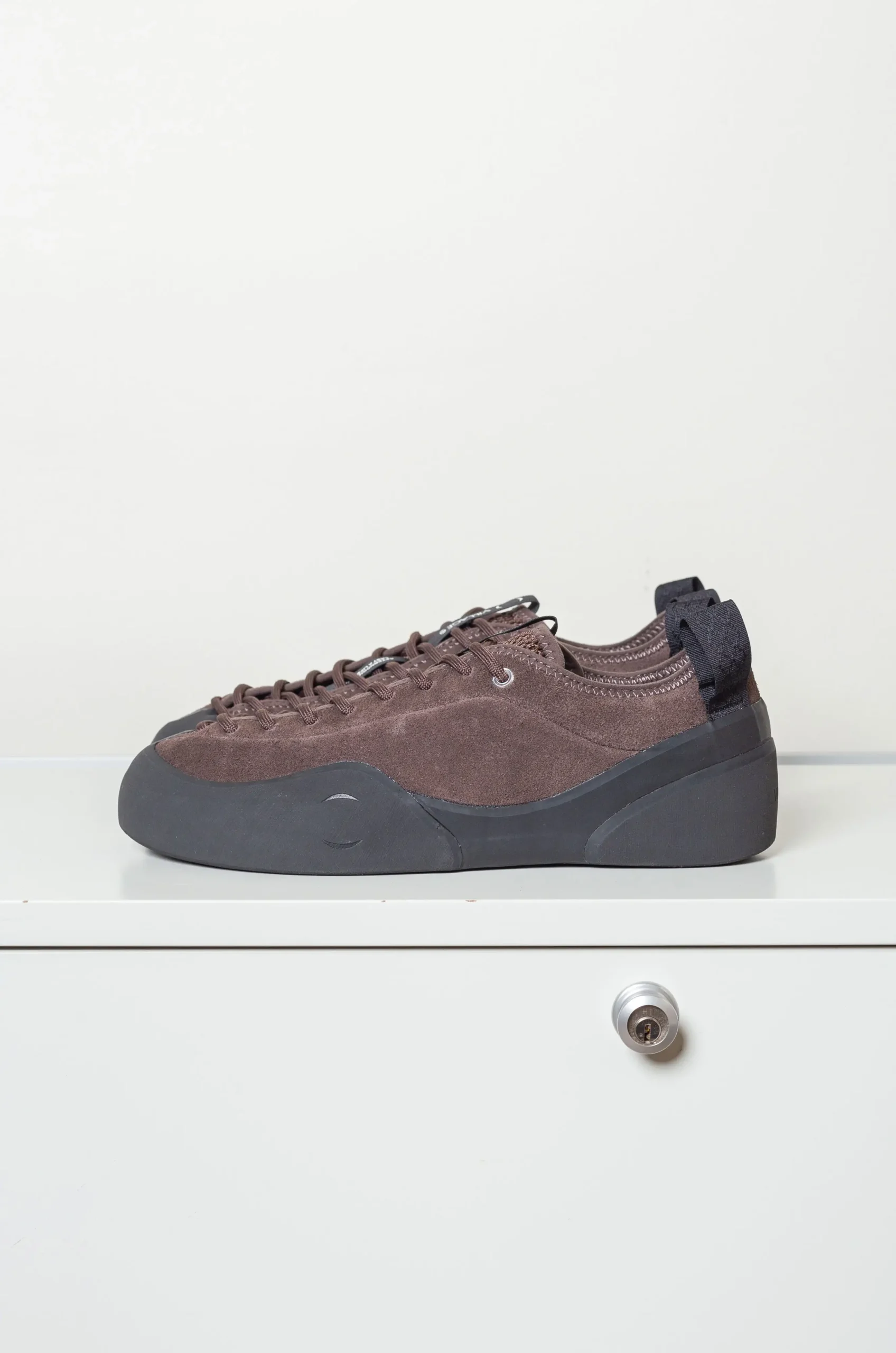 VILLAGE - 1 PM Leather Suede - Chocolate / Natural Black