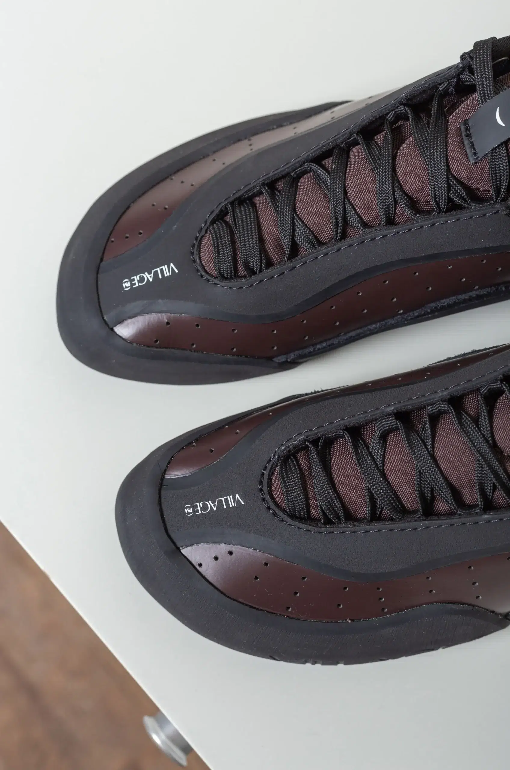 VILLAGE - Women 2PM - Maroon / Natural Black