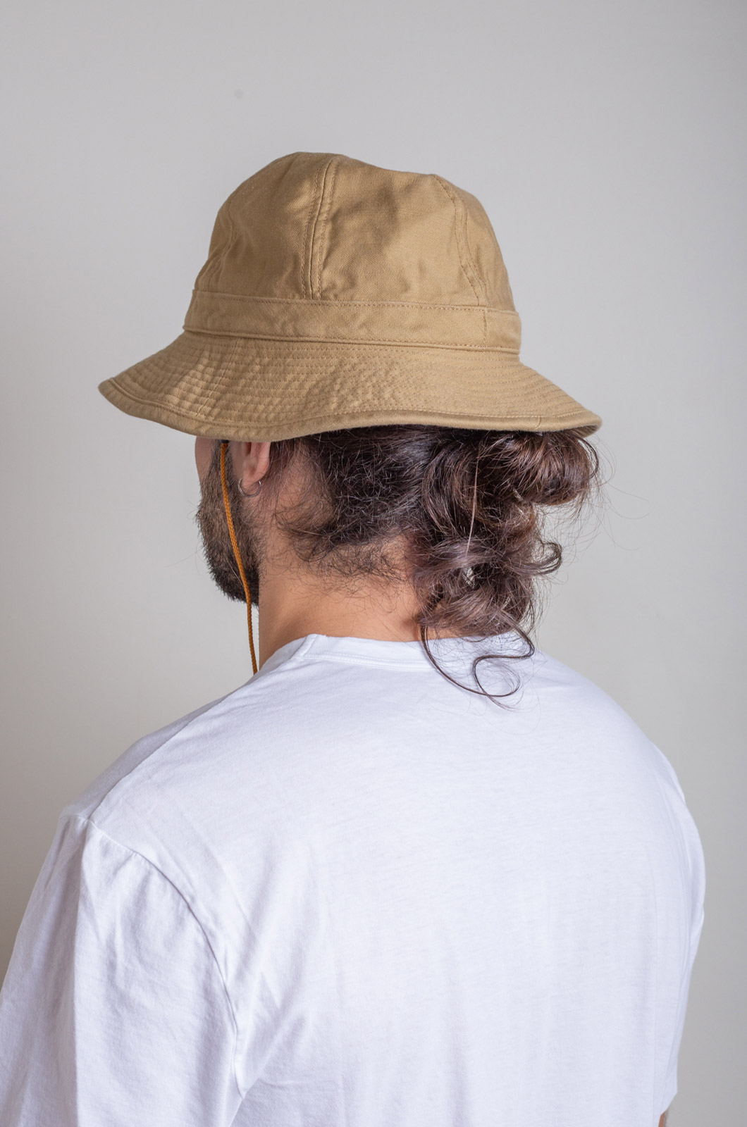 Câbleami - Baker Back Satin Metro Hat With Strap - Beige - RENDEZ-VOUS ...