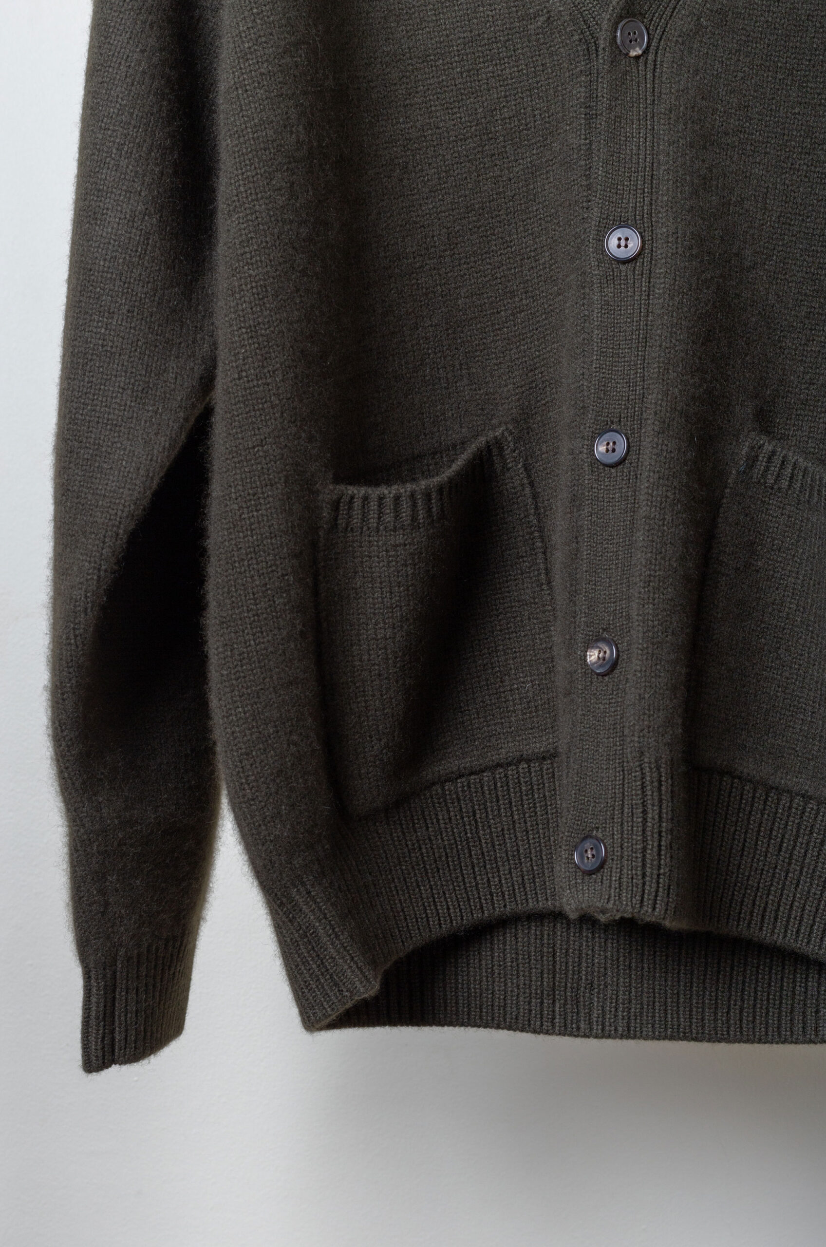 Batoner - Heavy Weight Cashmere V Cardigan - Olive