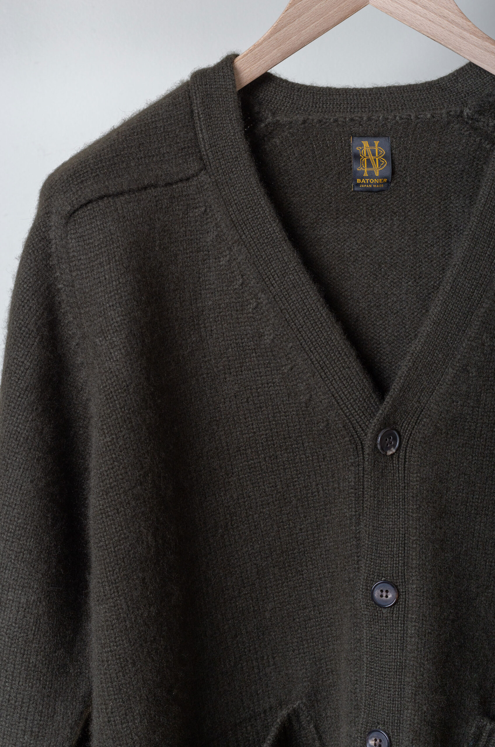 Batoner - Heavy Weight Cashmere V Cardigan - Olive