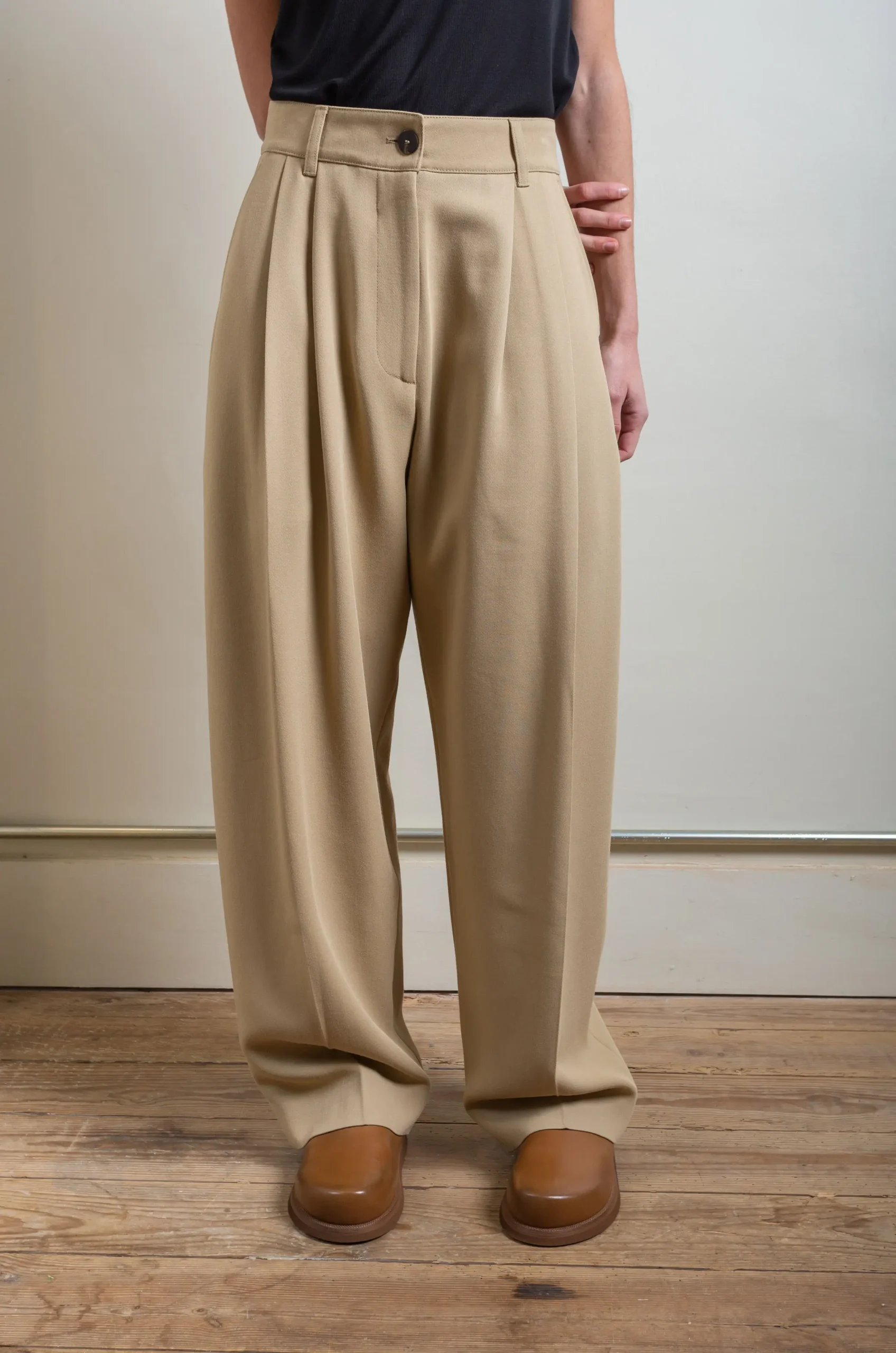 Studio Nicholson - Acuna Double Pleat Front Pant SNW 1188 - Sand